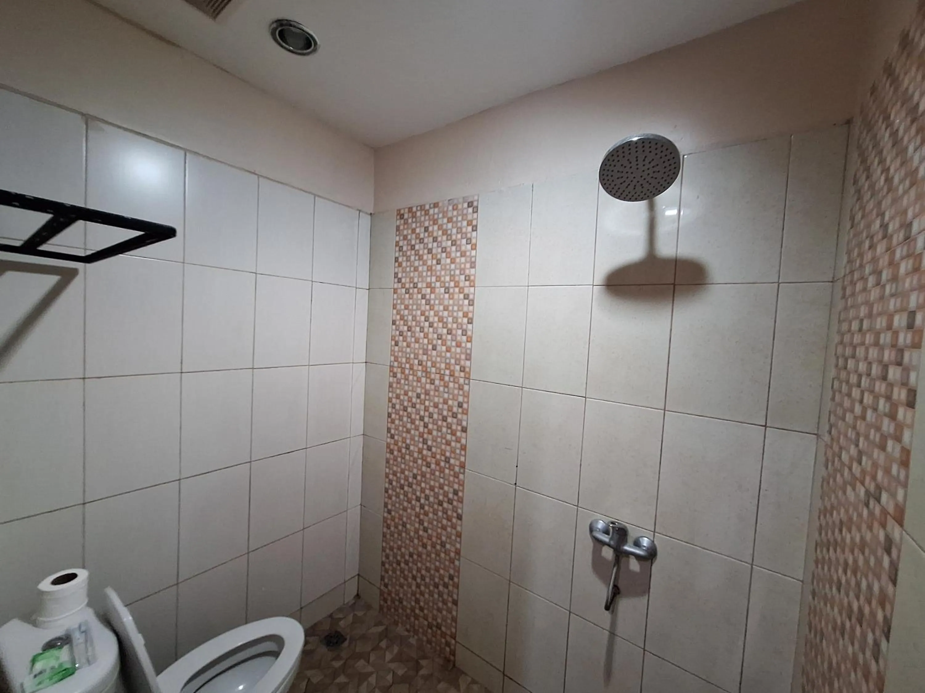 Bathroom in Urbanview Hotel Inkoppabri Cisarua Puncak