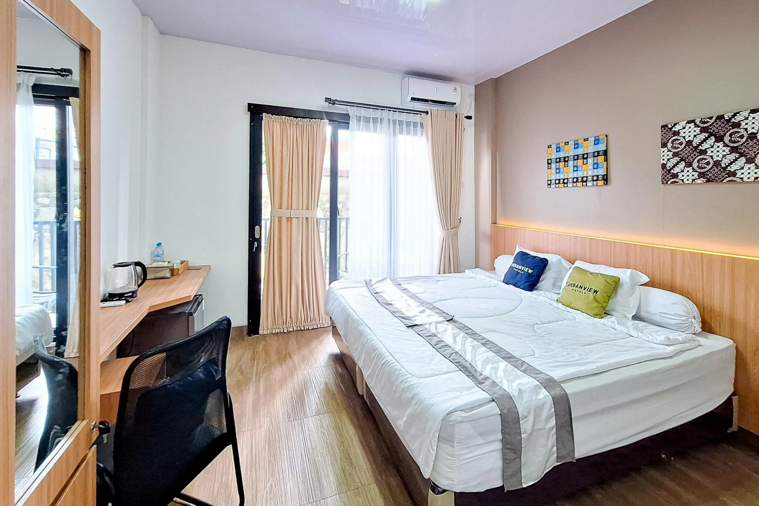 Bedroom, Bed in Urbanview Hotel Inkoppabri Cisarua Puncak