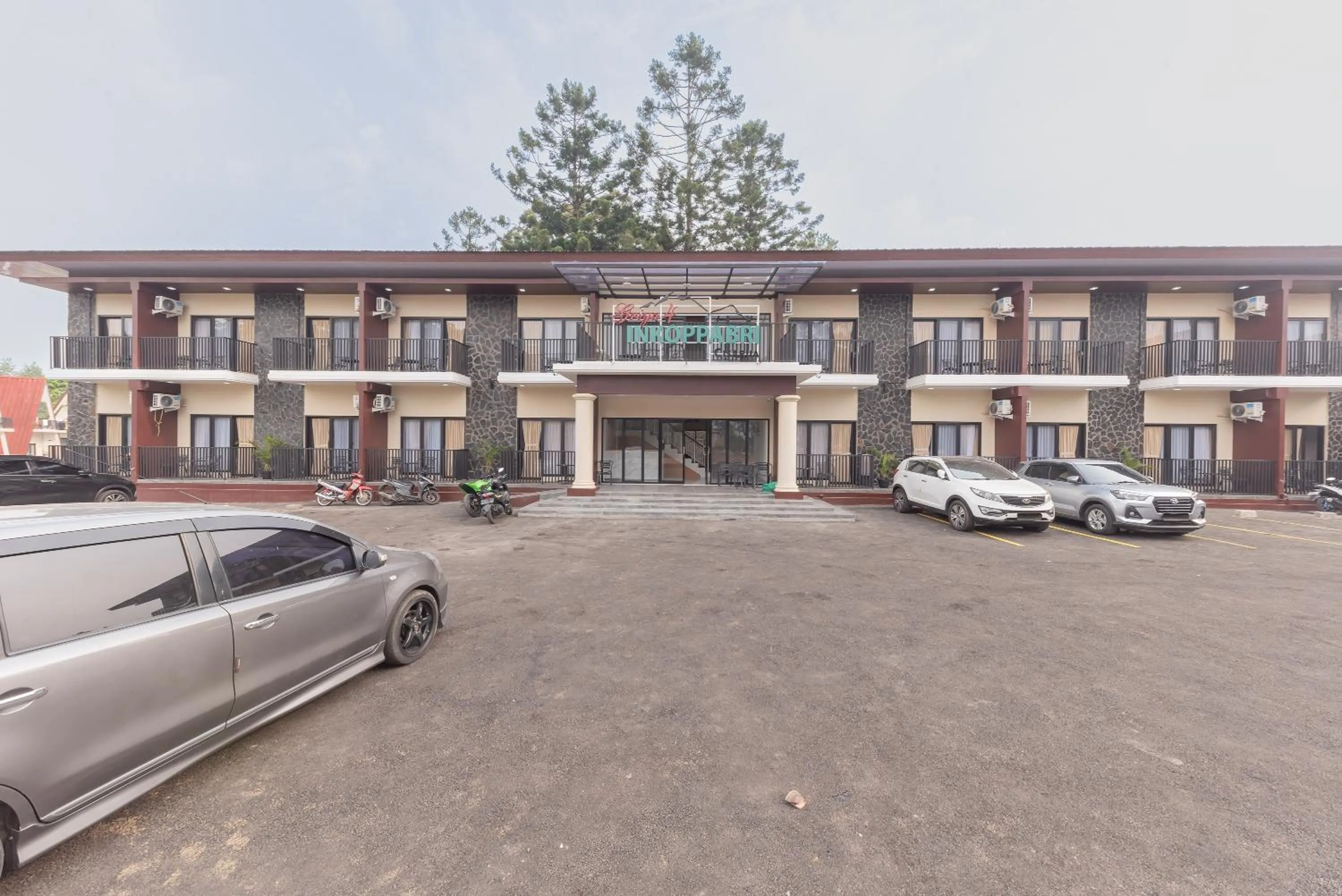 Parking in Urbanview Hotel Inkoppabri Cisarua Puncak