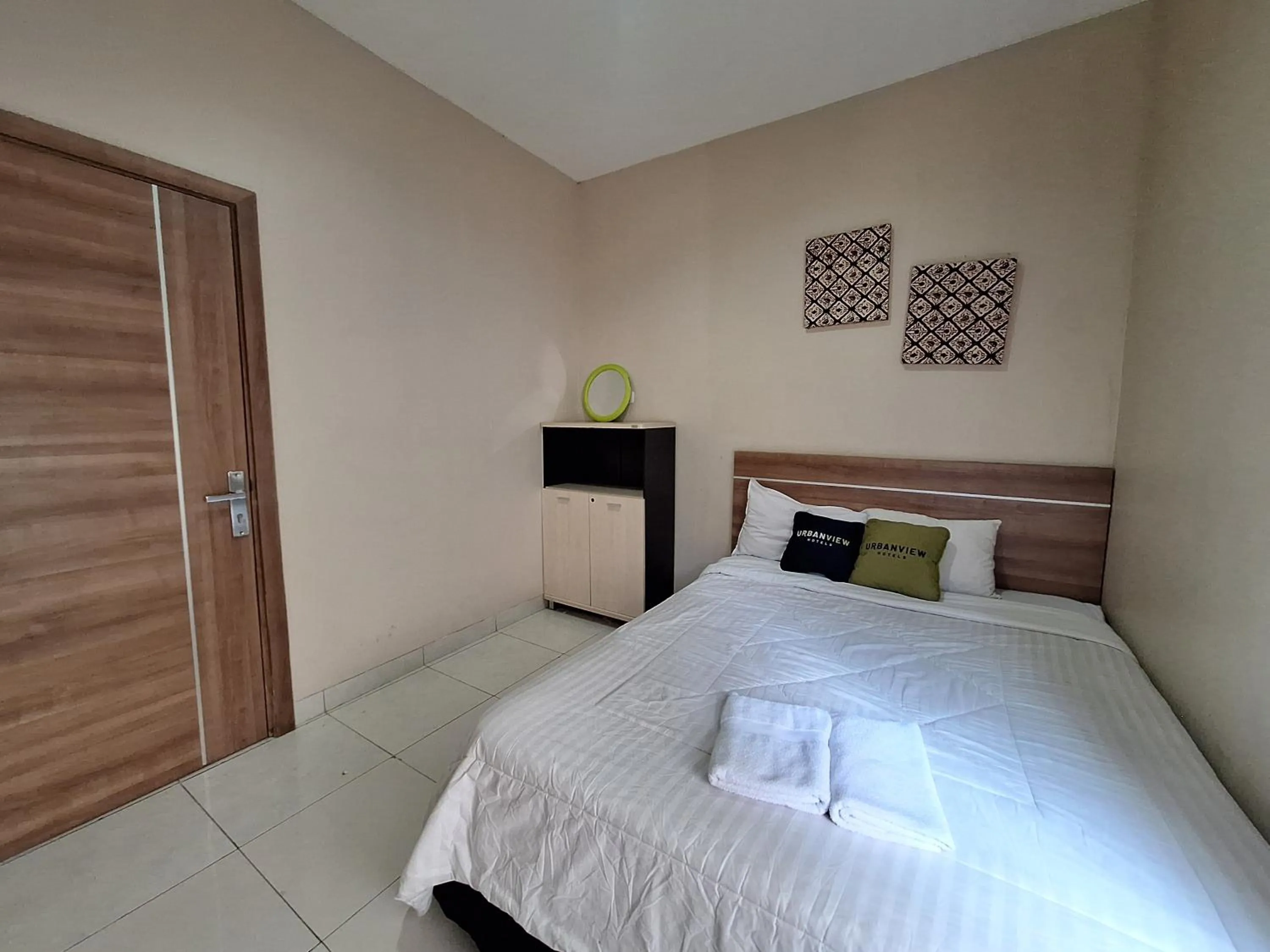 Bedroom, Bed in Urbanview Hotel Inkoppabri Cisarua Puncak