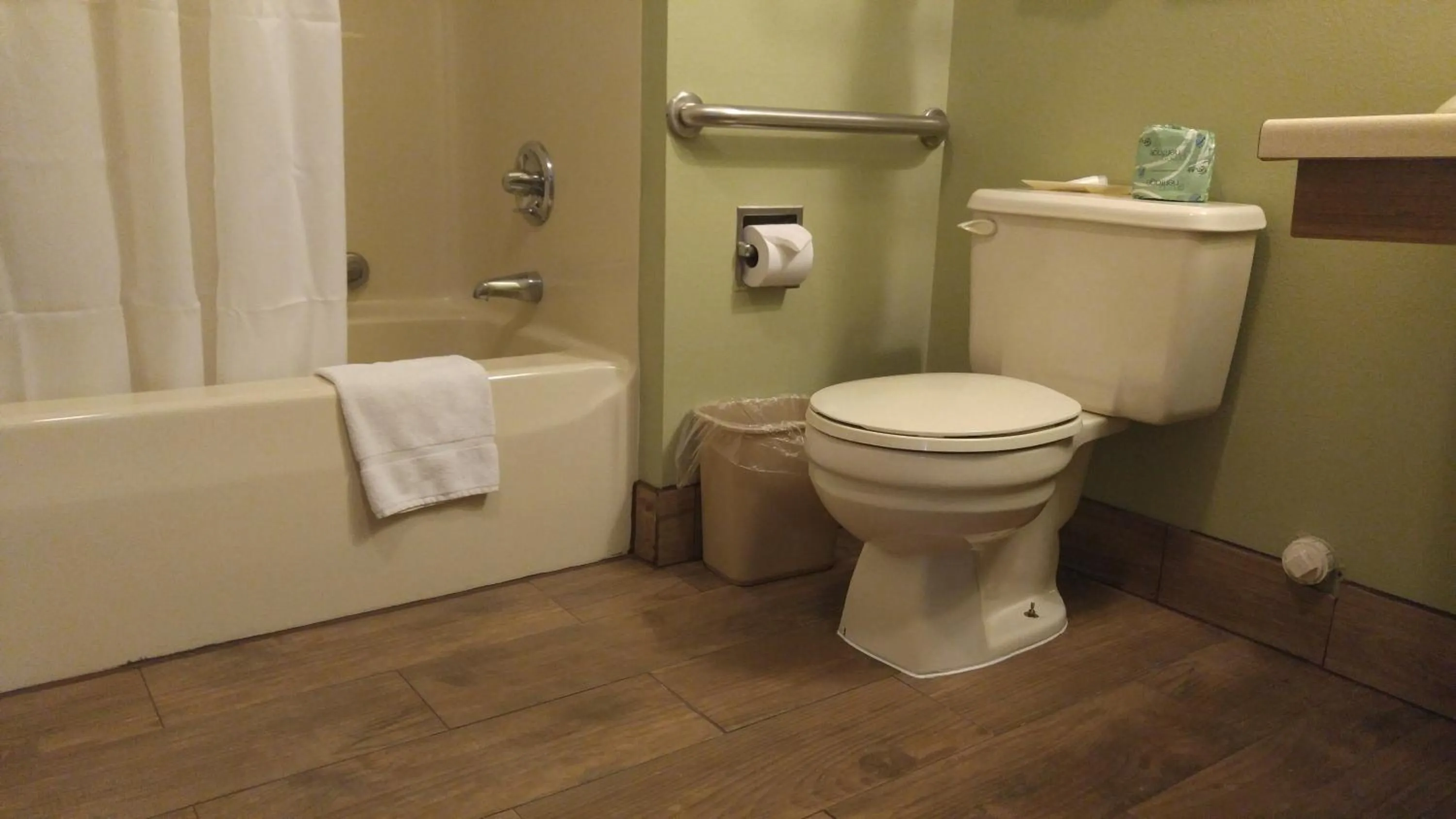 Bathroom in Harbor Lights Lodge