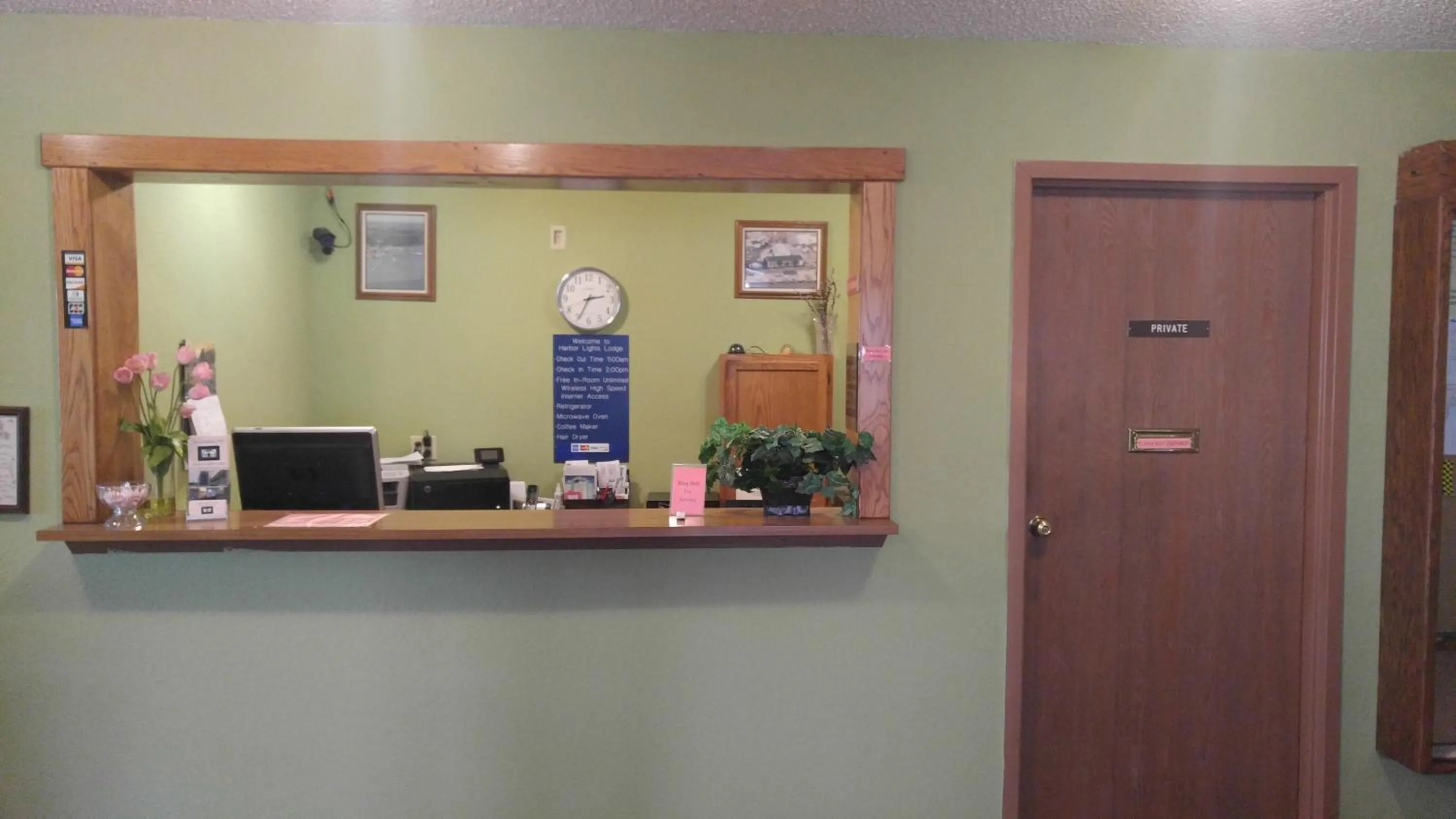 Lobby or reception in Harbor Lights Lodge
