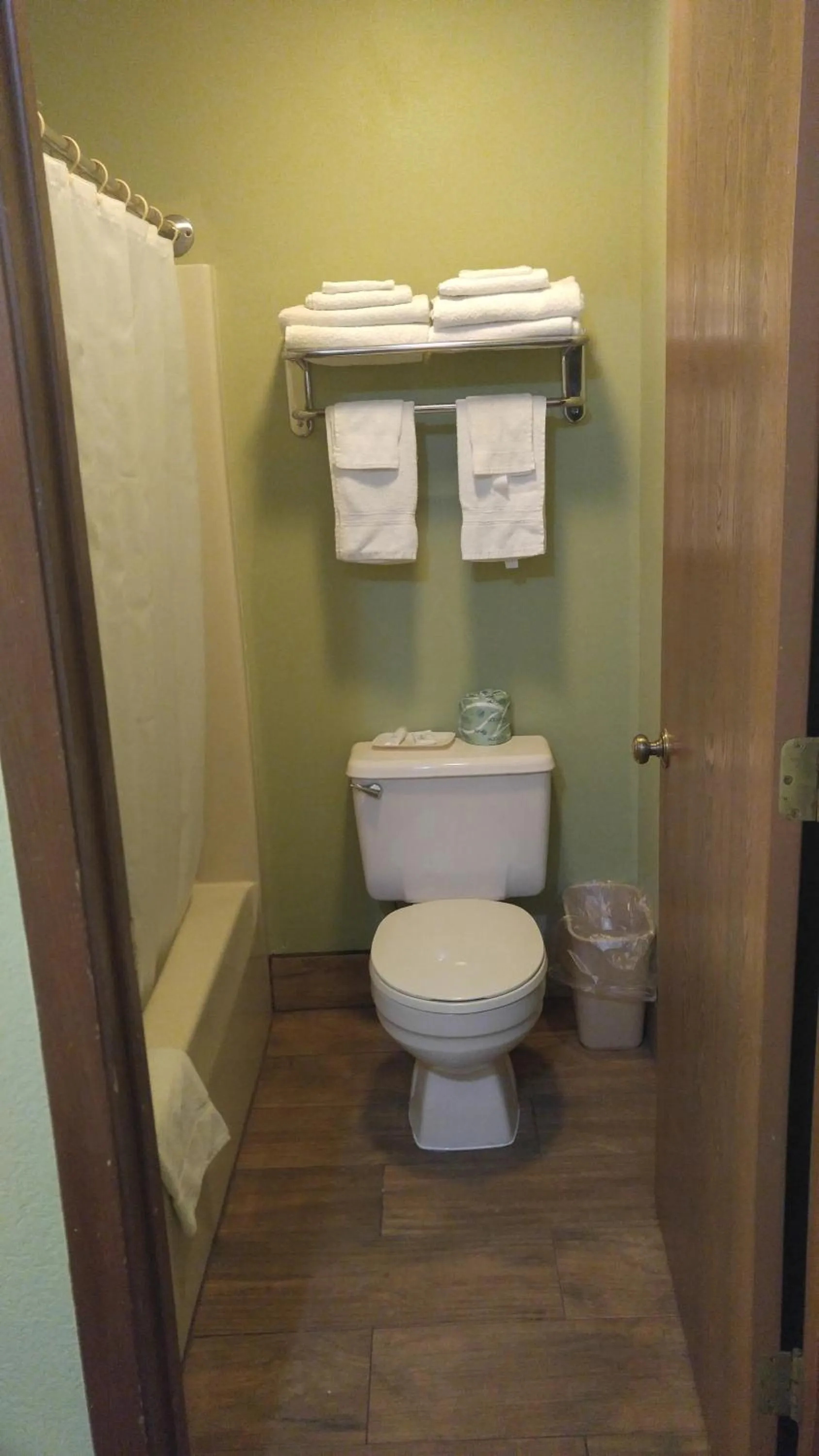 Bedroom in Harbor Lights Lodge