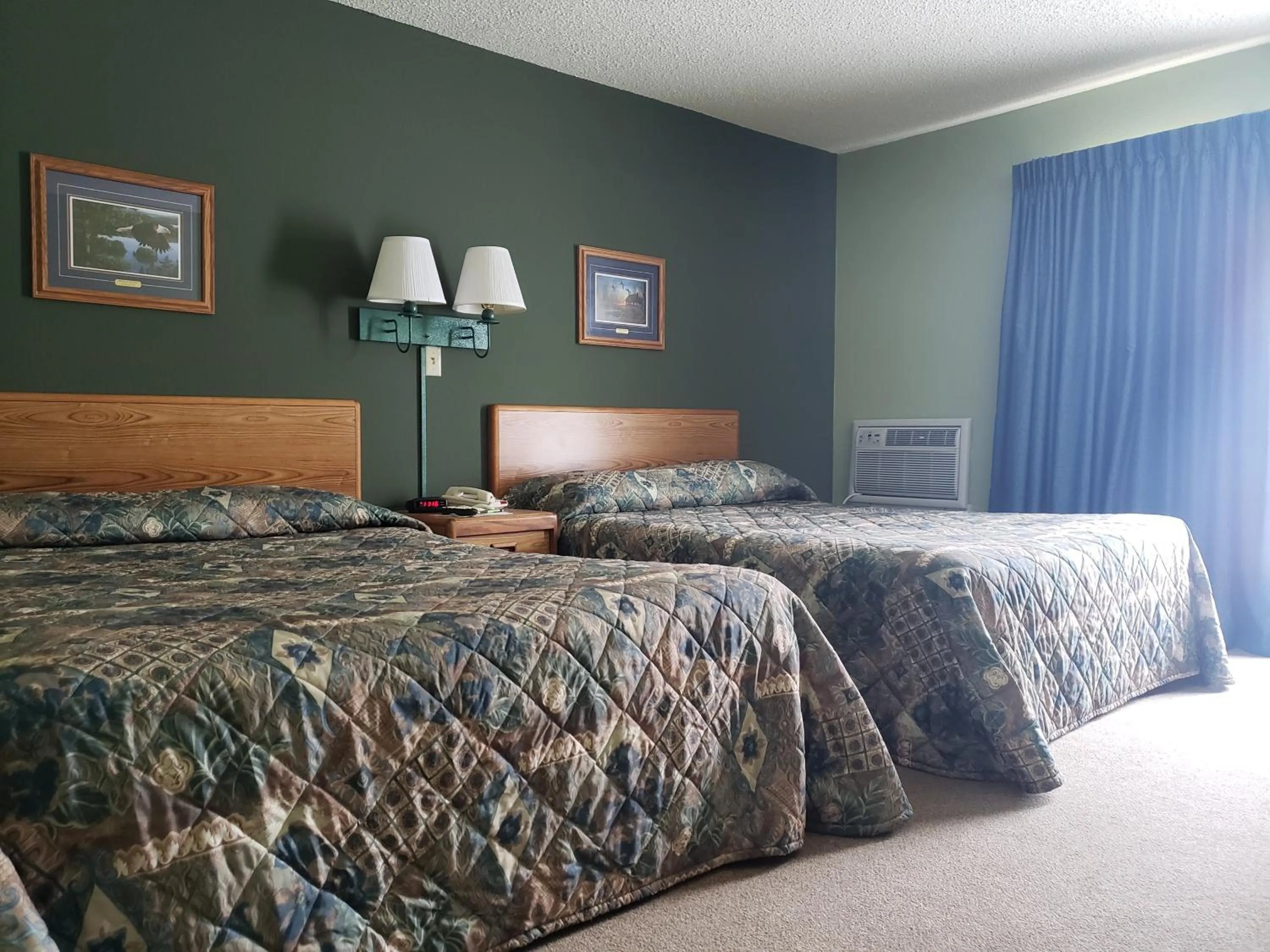 Other, Bed in Harbor Lights Lodge