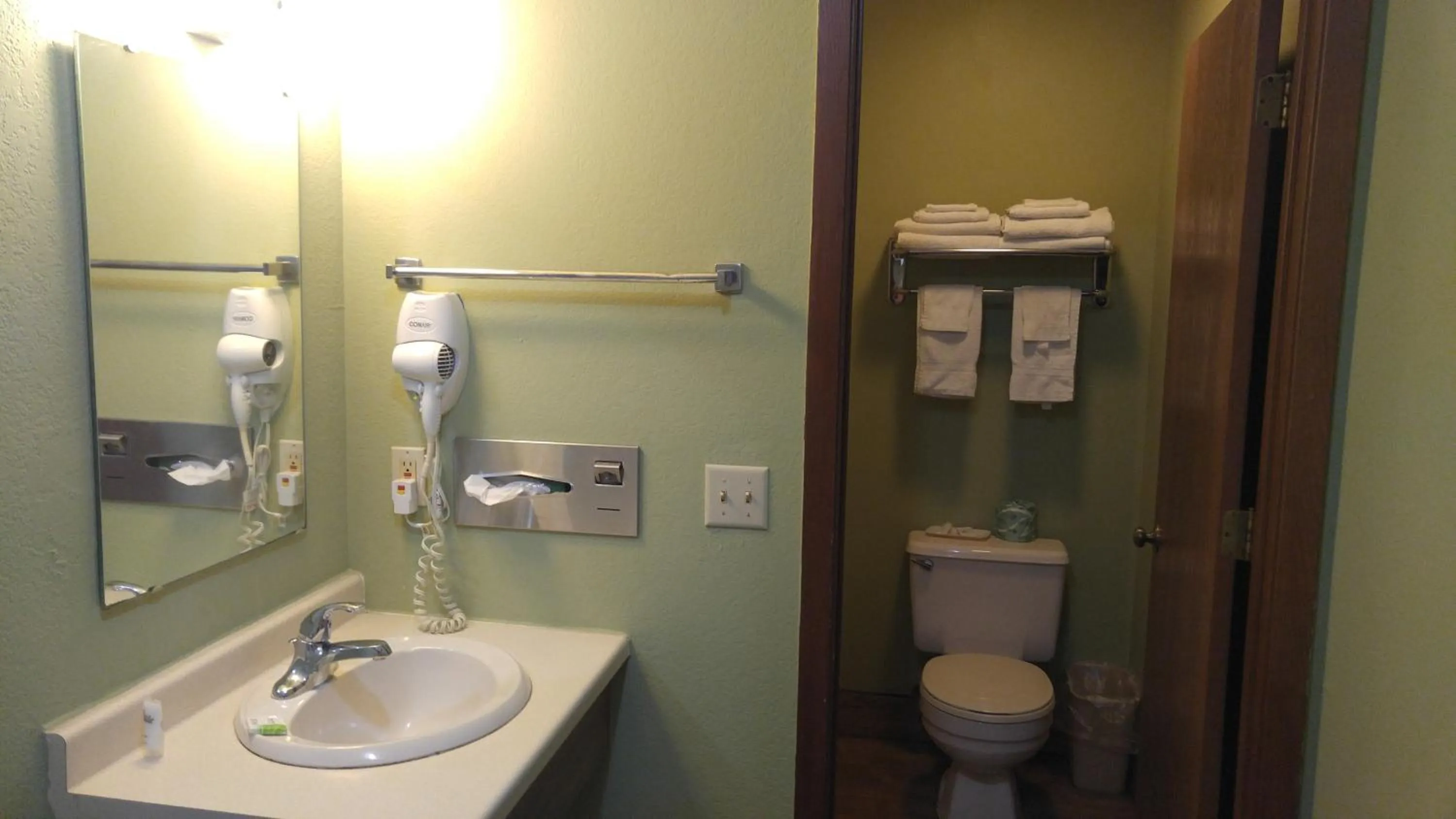 Bathroom in Harbor Lights Lodge