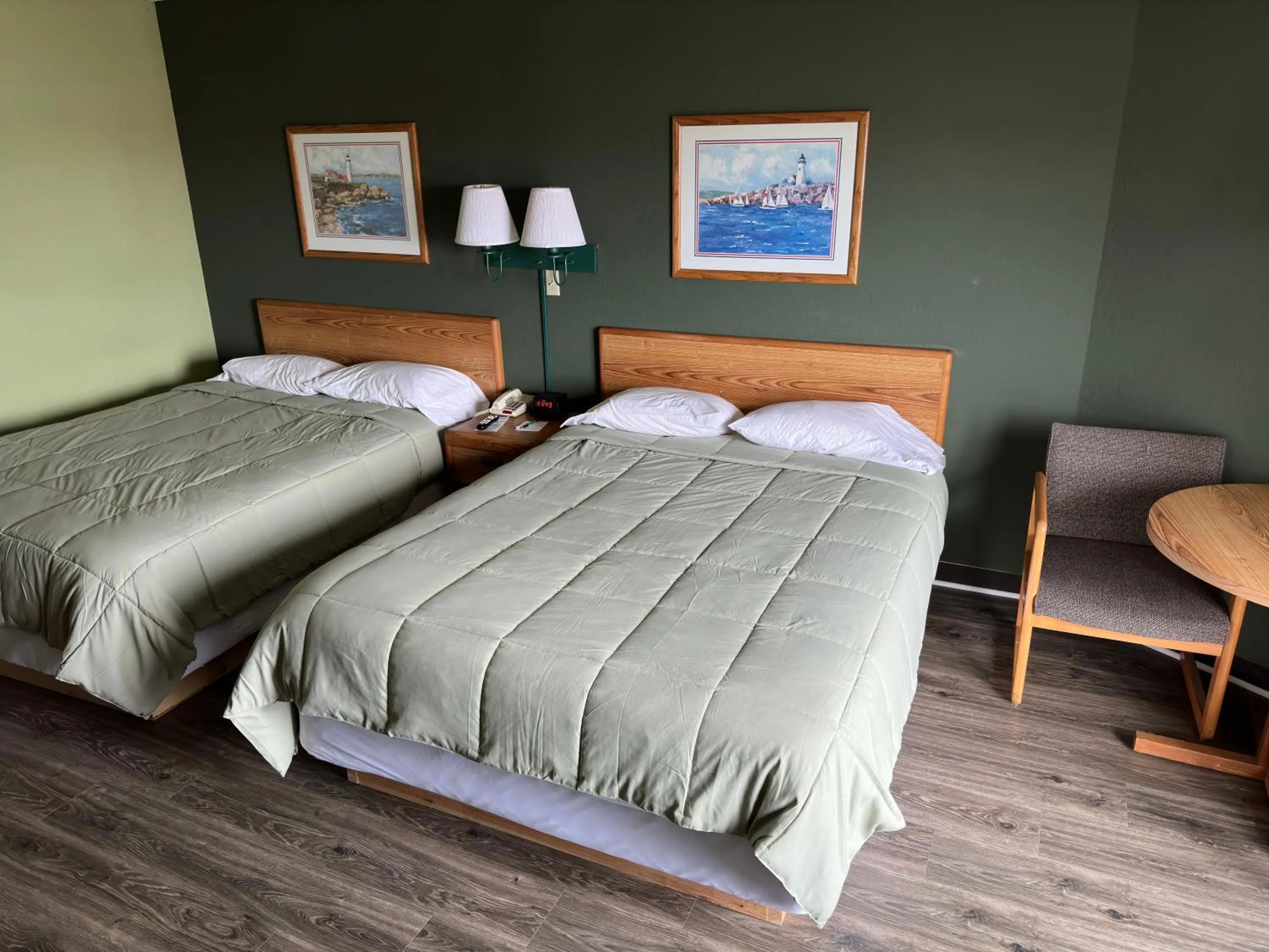 Bed in Harbor Lights Lodge