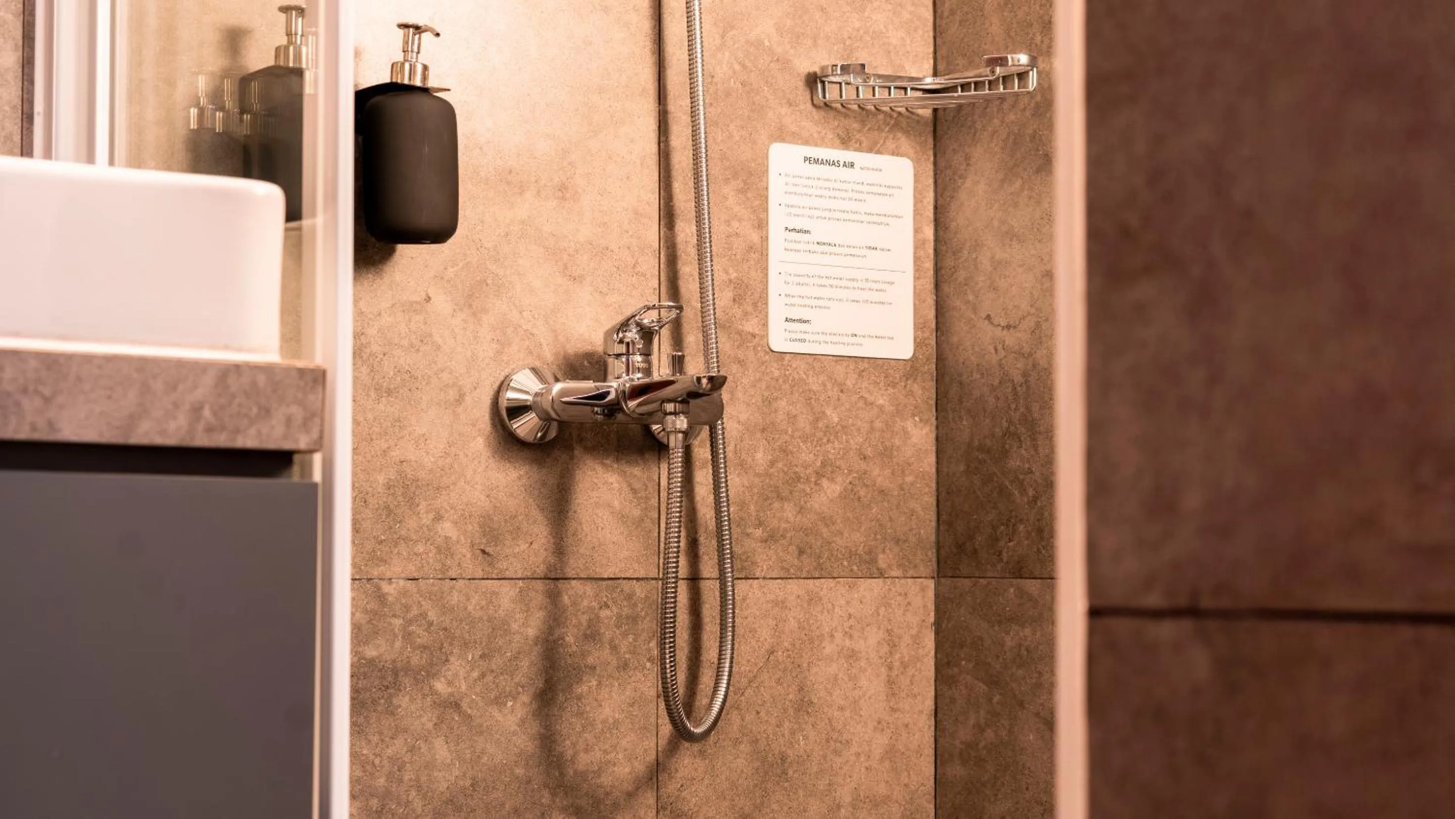 Bathroom in Bobocabin Kawah Ijen, Banyuwangi