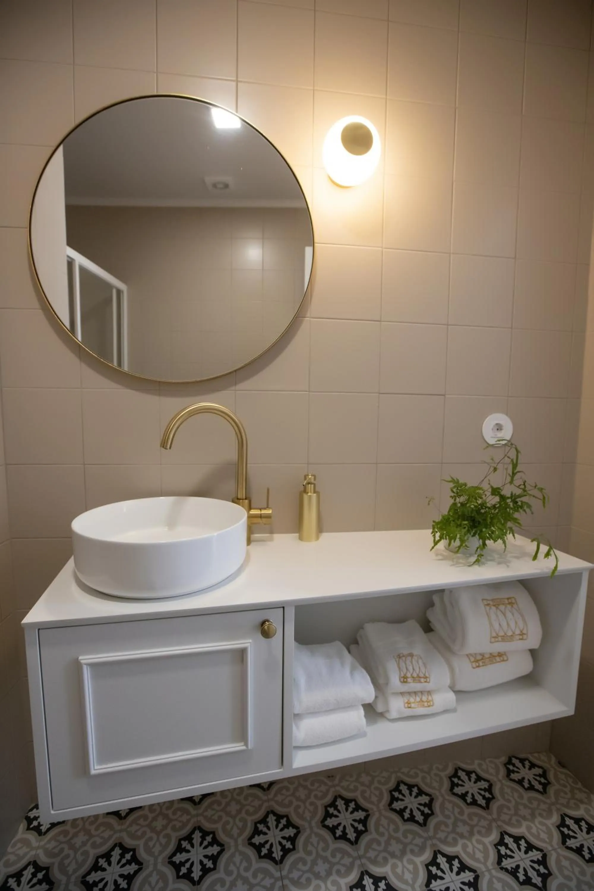 Bathroom in Trovador Guest House