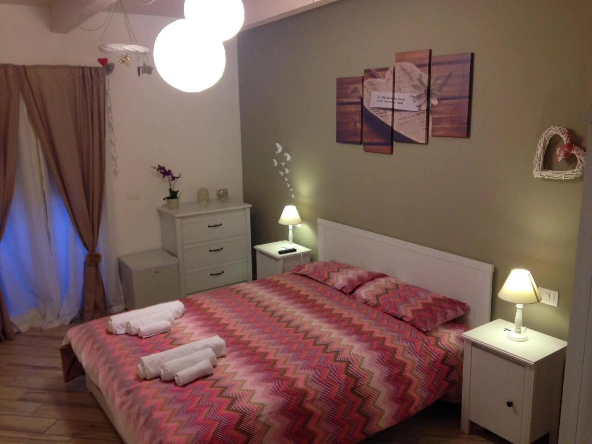 Photo of the whole room, Bed in Spegni La Luce b&b