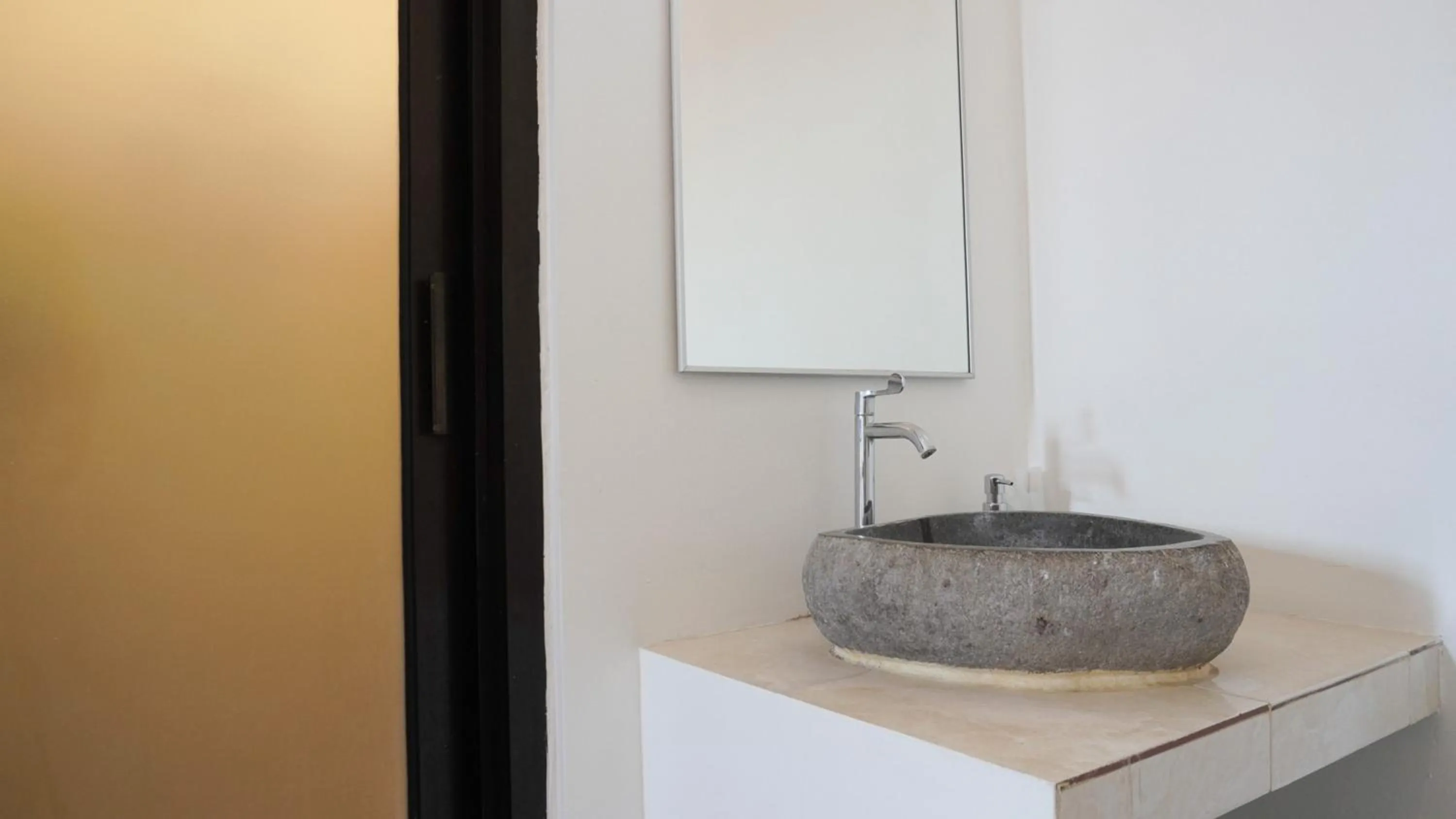 Bathroom in Summer of Surf Canggu