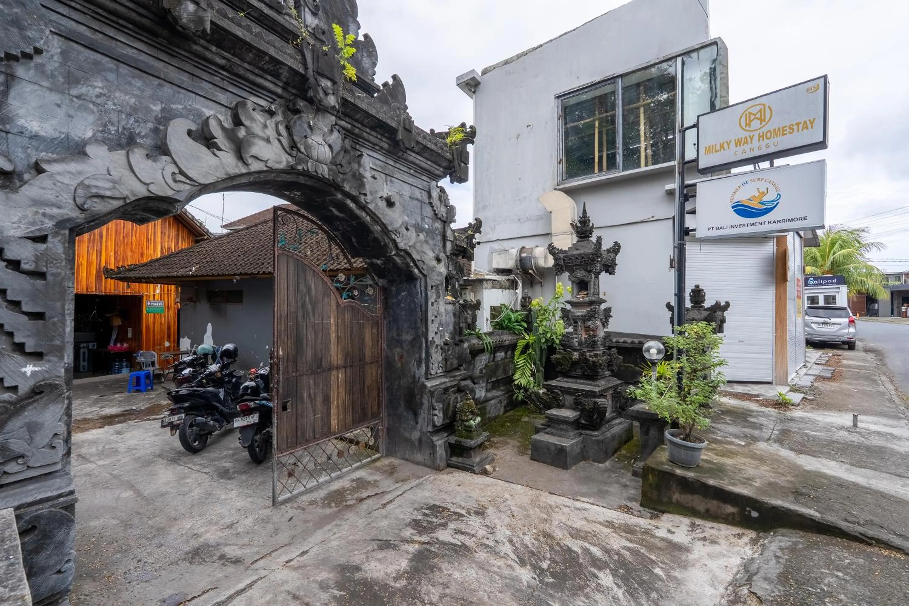 Facade/entrance in Summer of Surf Canggu