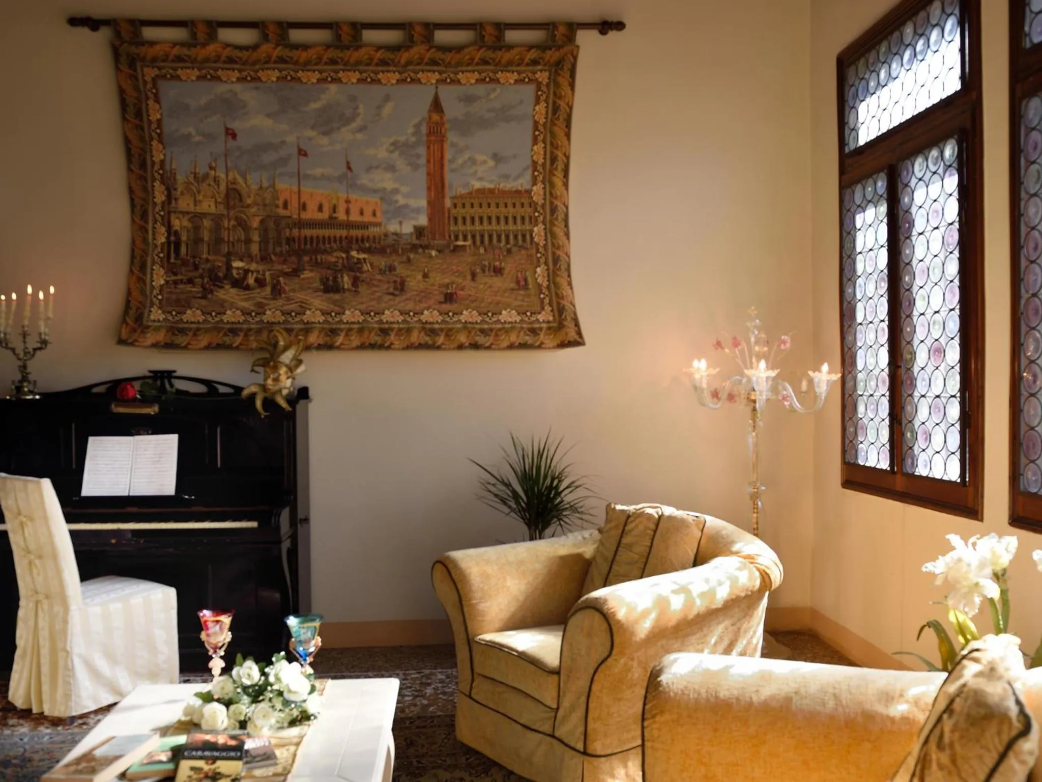 Communal lounge/ TV room in Hotel Corte dei Greci