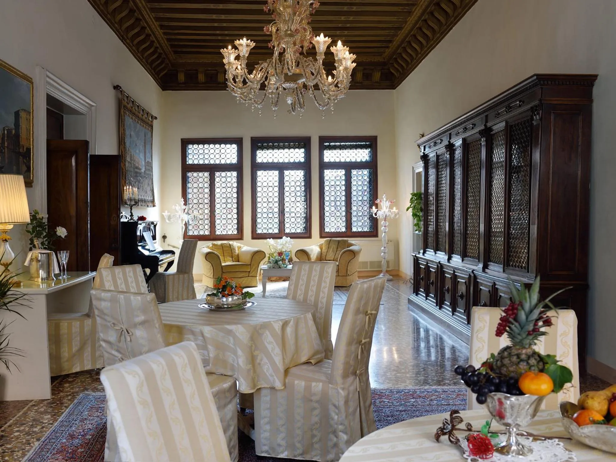 Communal lounge/ TV room in Hotel Corte dei Greci