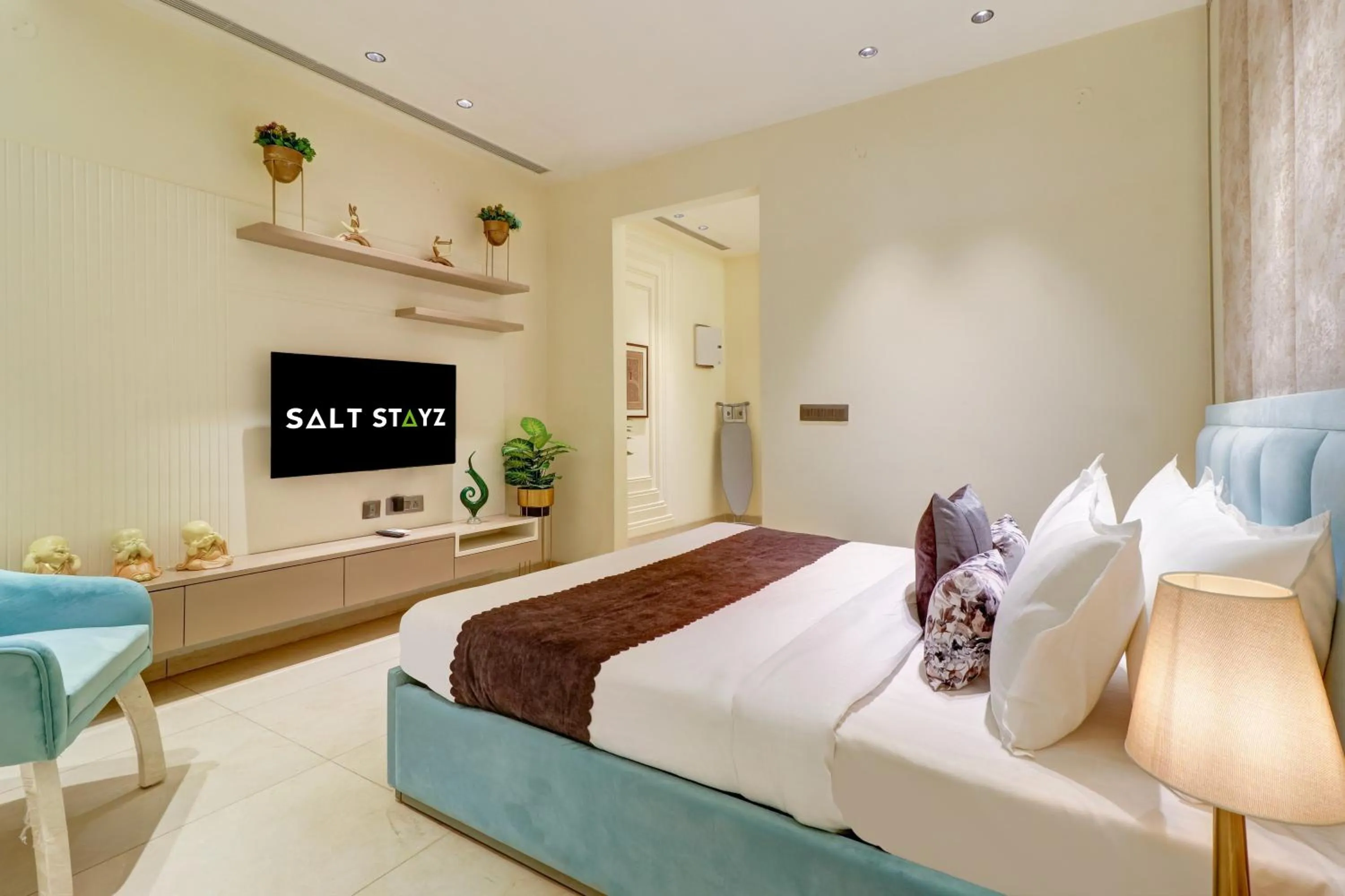 Communal lounge/ TV room, Bed in Saltstayz Trinity - Chandigarh Mohali