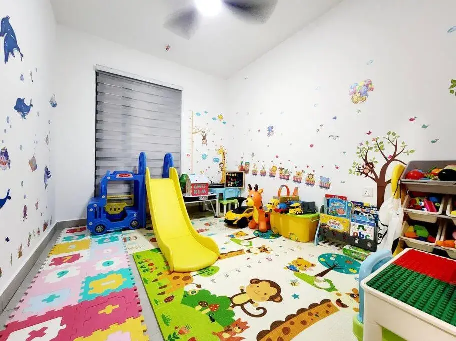 10 min to Subang Airport Free Wi-fi Carpark 10 min to Subang Airport Free Wi-fi Carpark