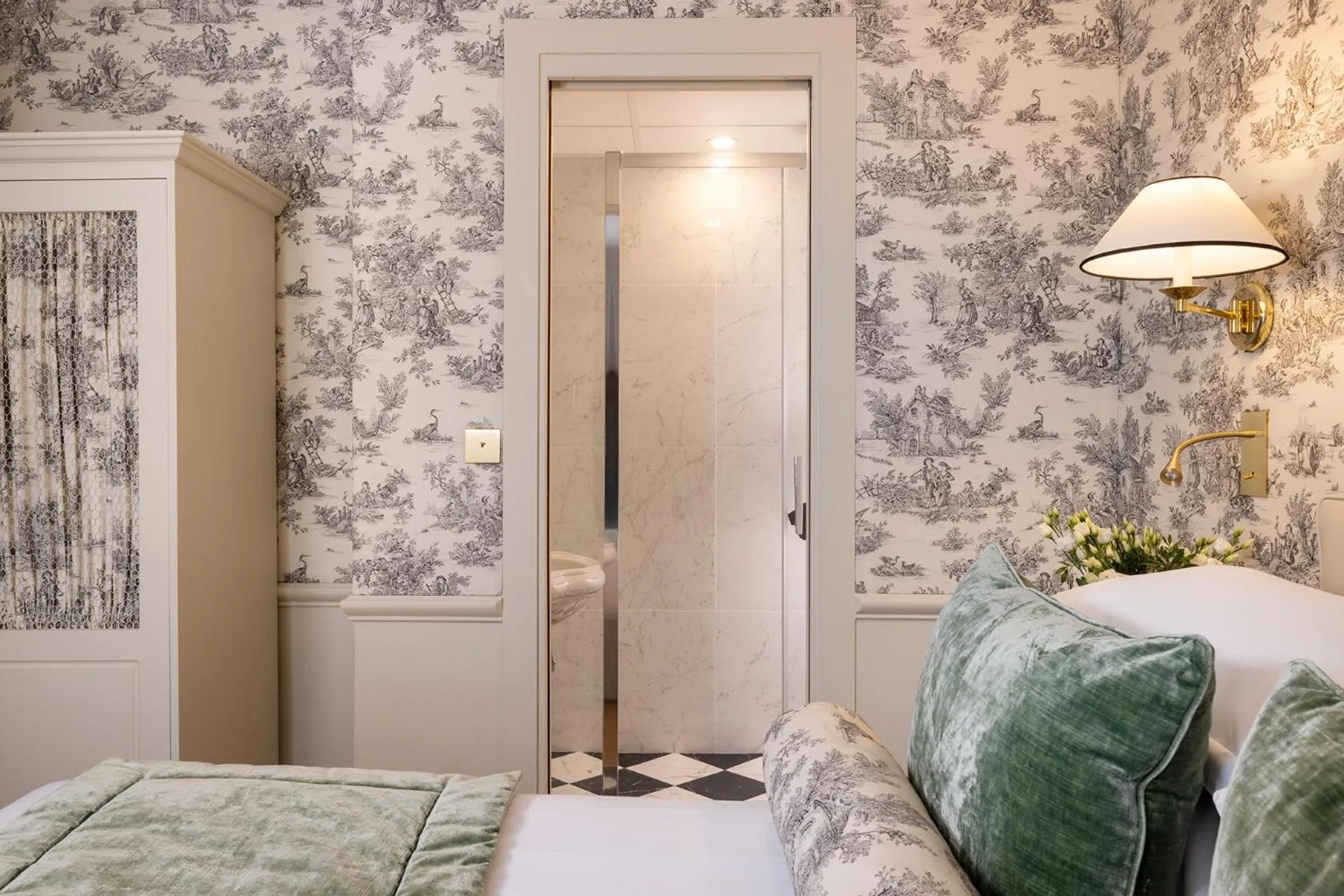 Bed in Hotel du Champ de Mars