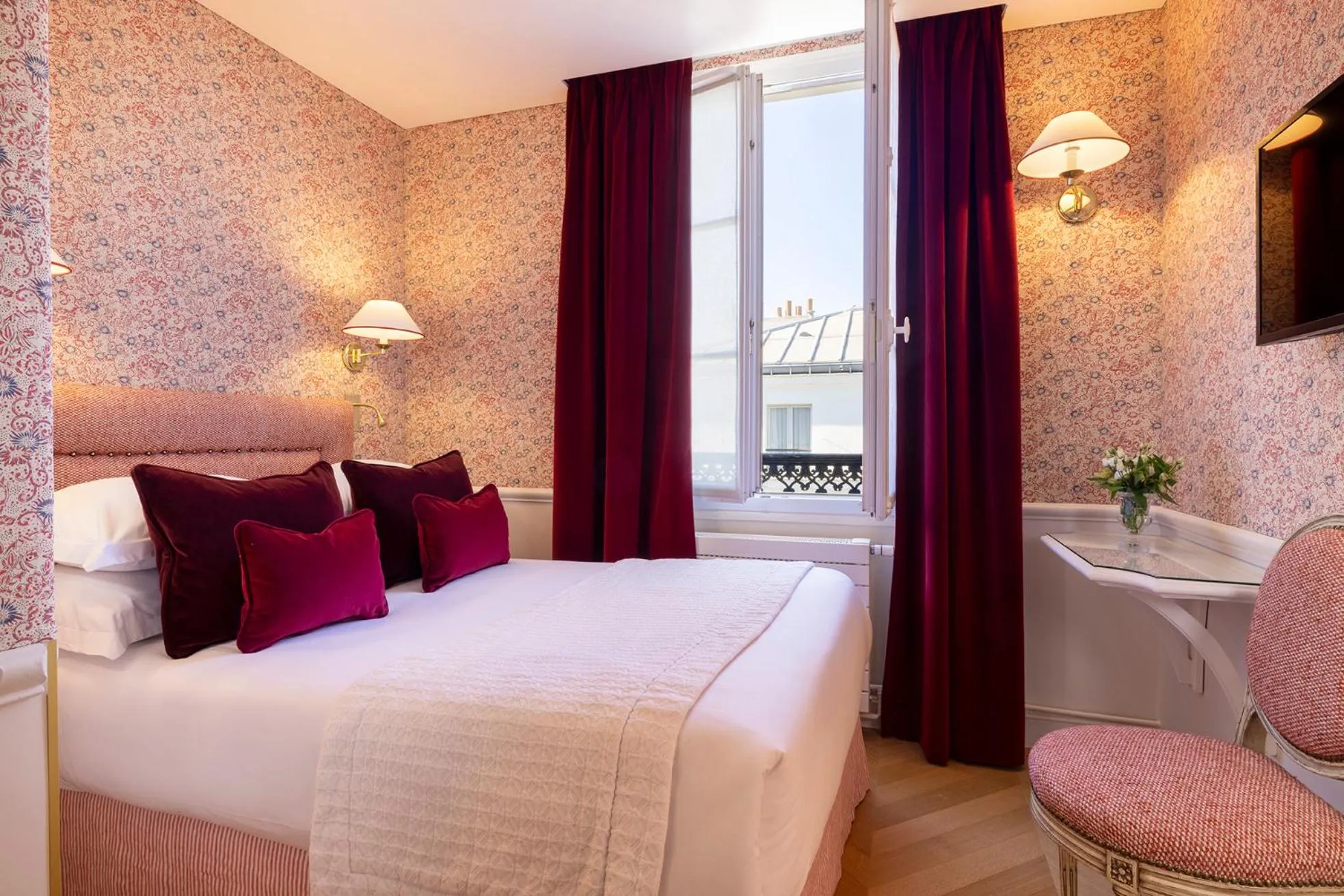 Bed in Hotel du Champ de Mars