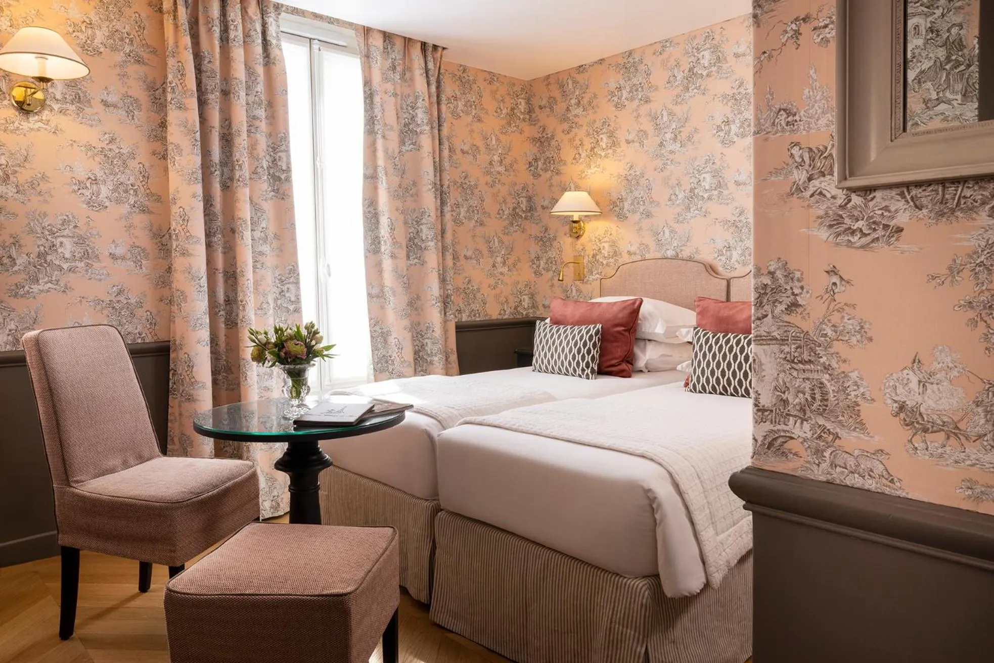 Bed in Hotel du Champ de Mars