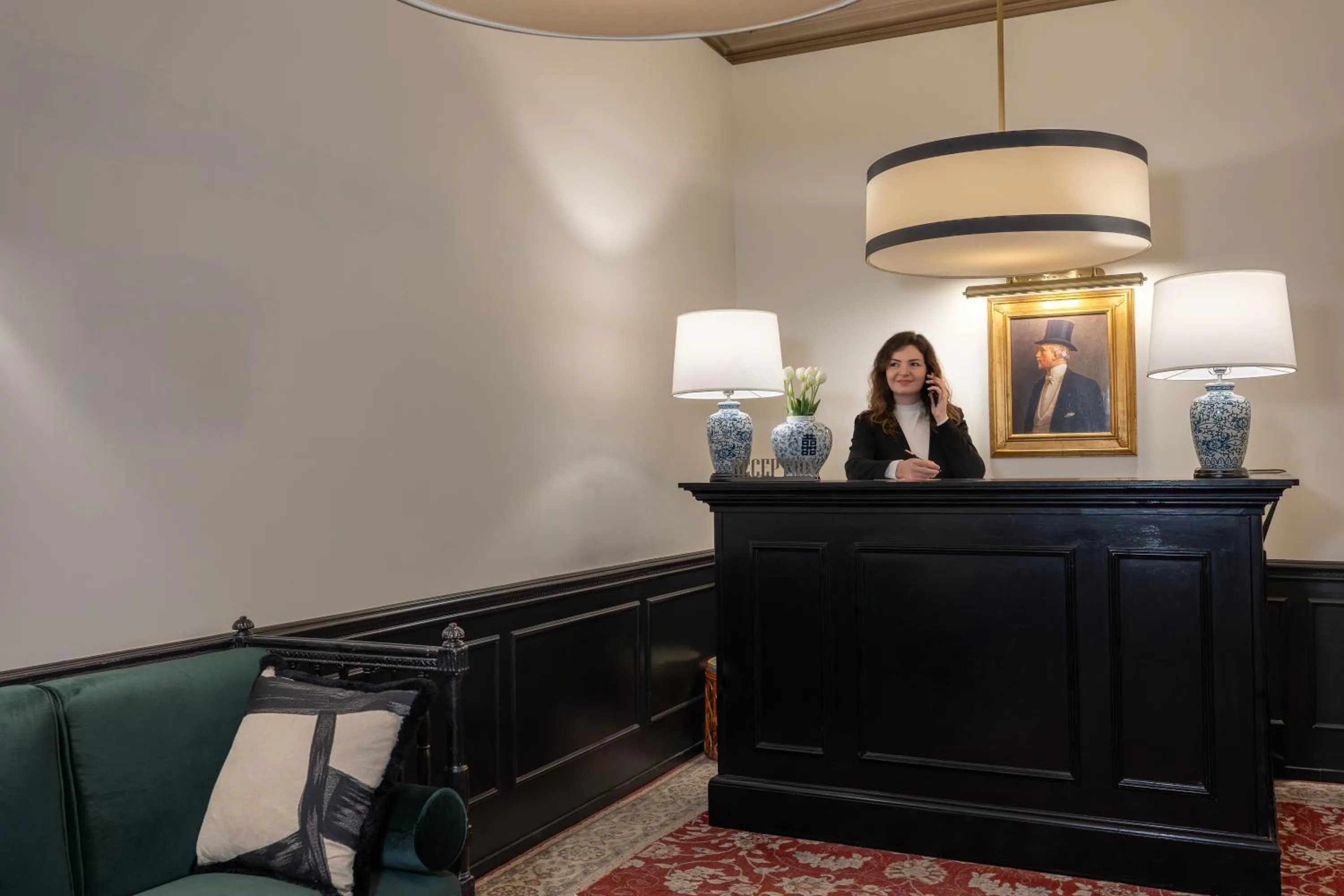 Seating area in V Collection Condotti