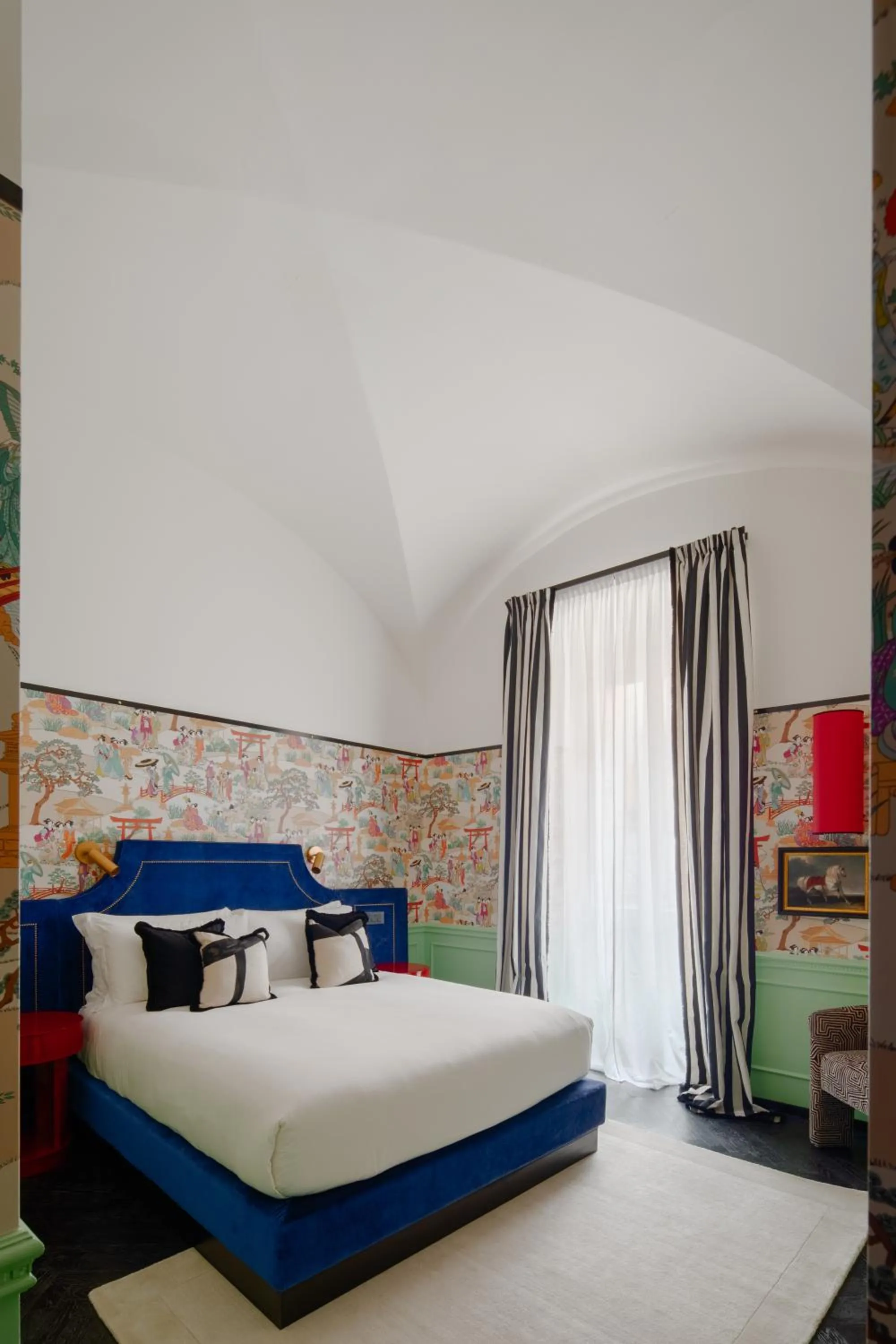 Bed in V Collection Condotti