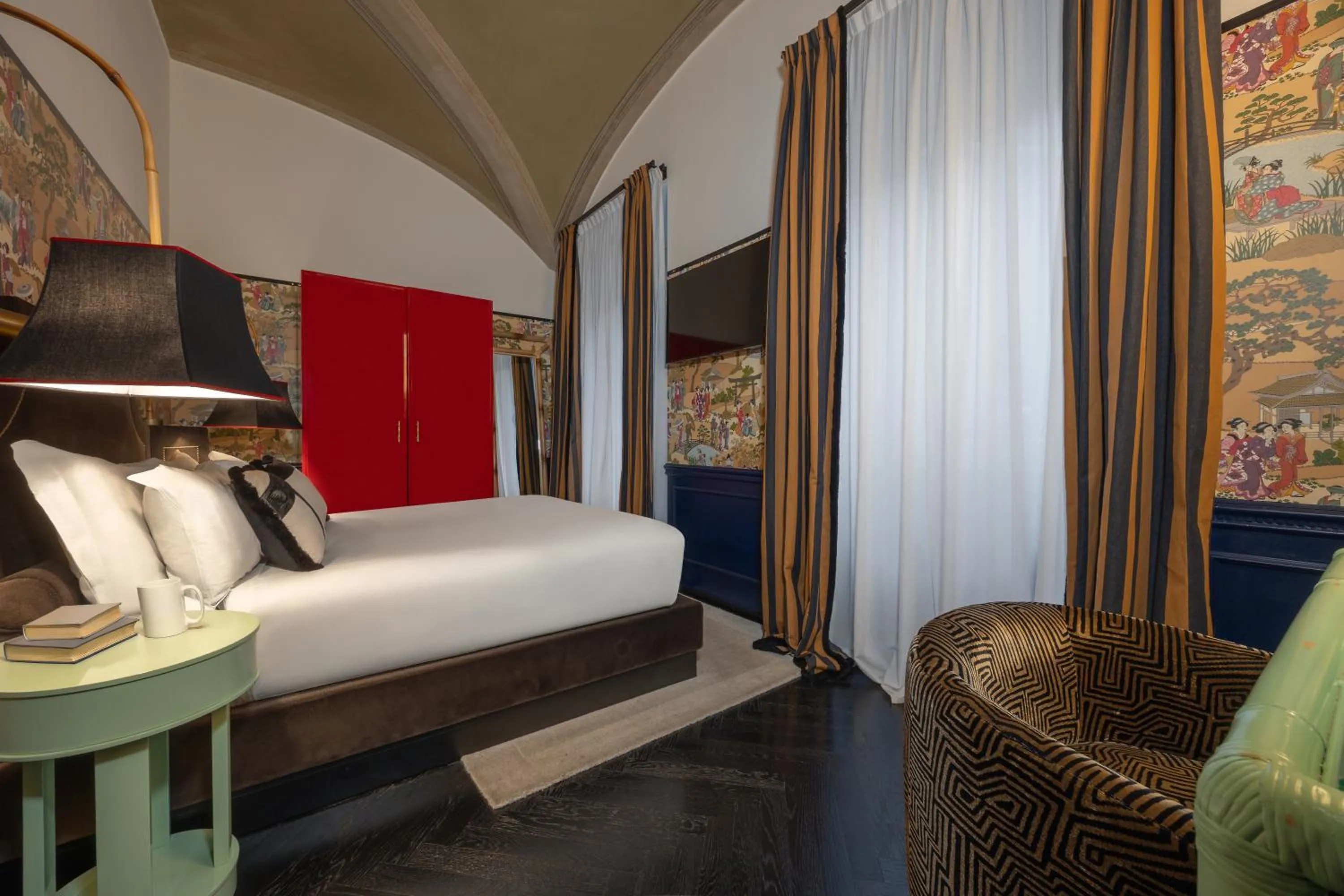 Photo of the whole room, Bed in V Collection Condotti