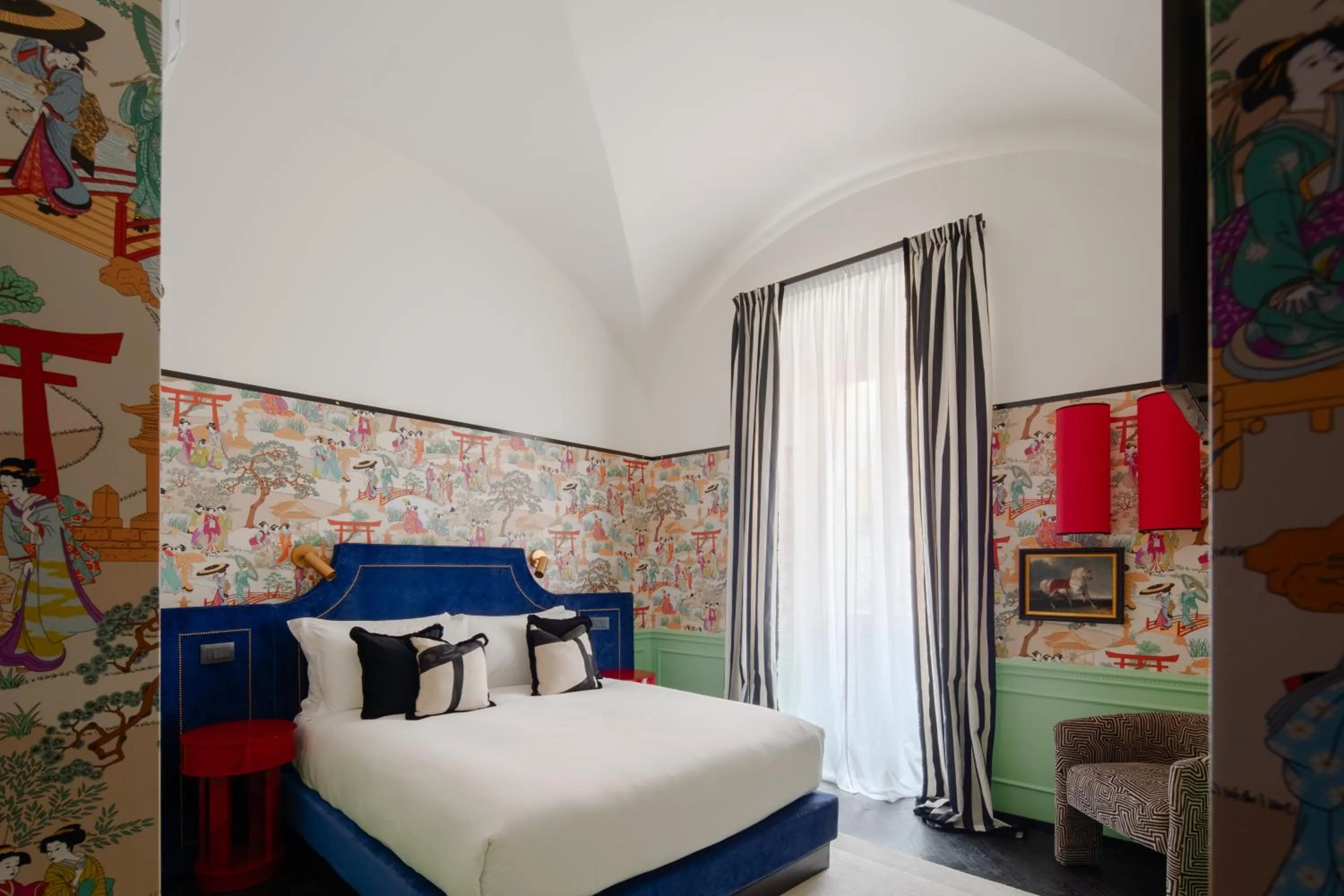 Bed in V Collection Condotti