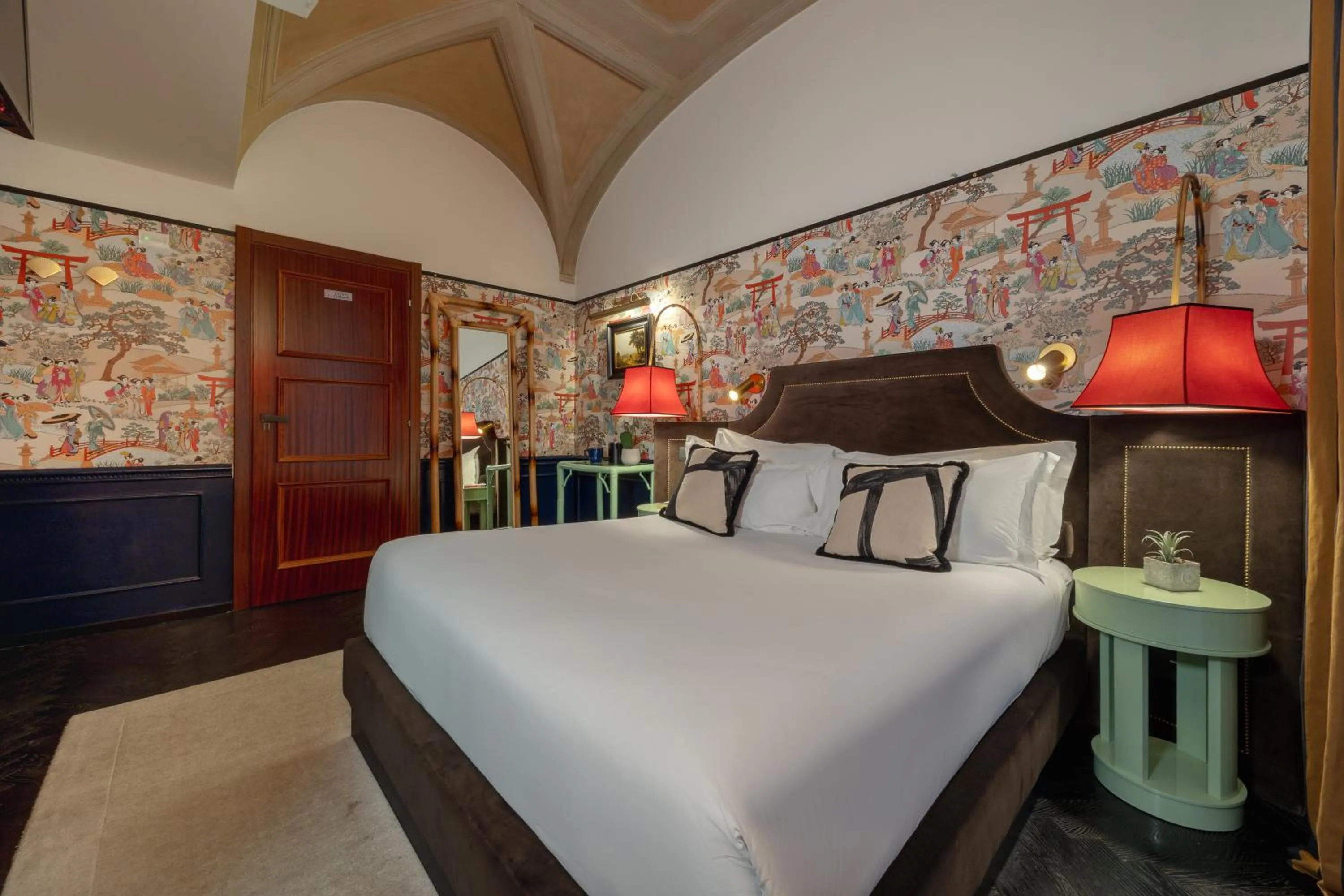 Bedroom, Bed in V Collection Condotti