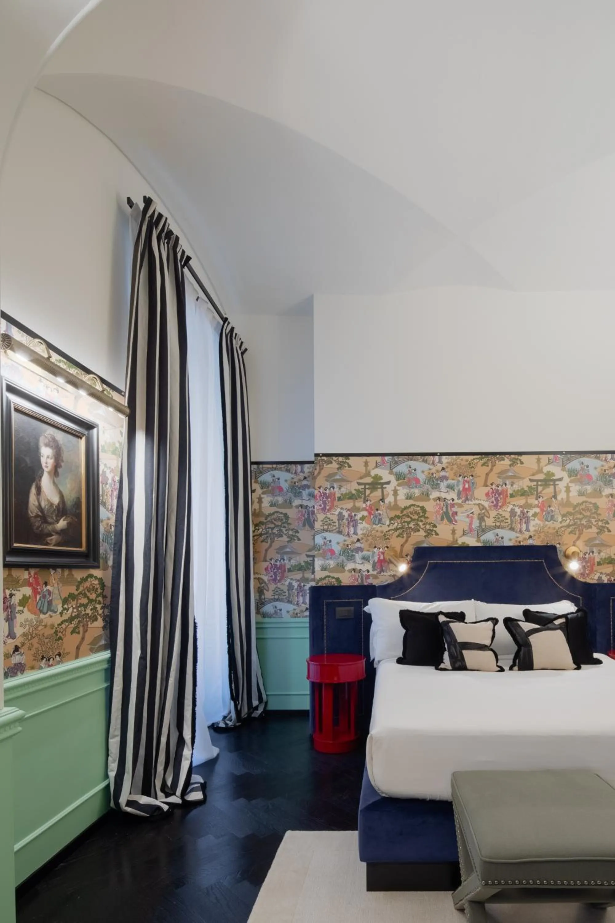 Bed in V Collection Condotti