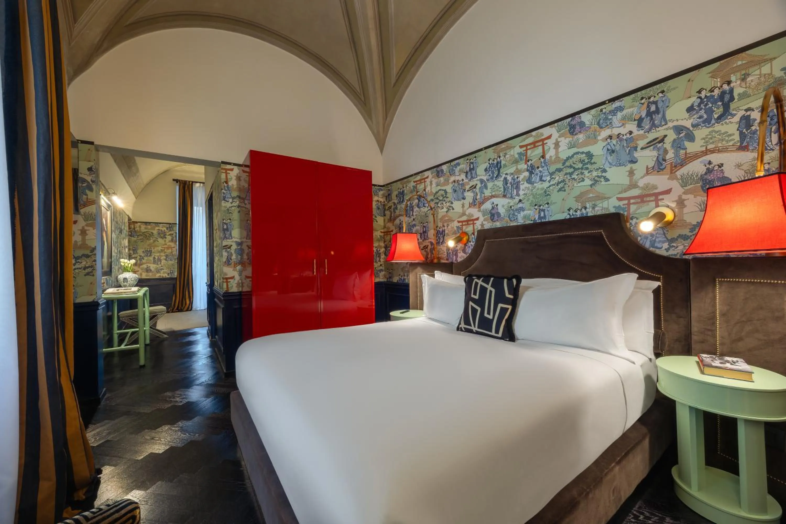 Bed in V Collection Condotti