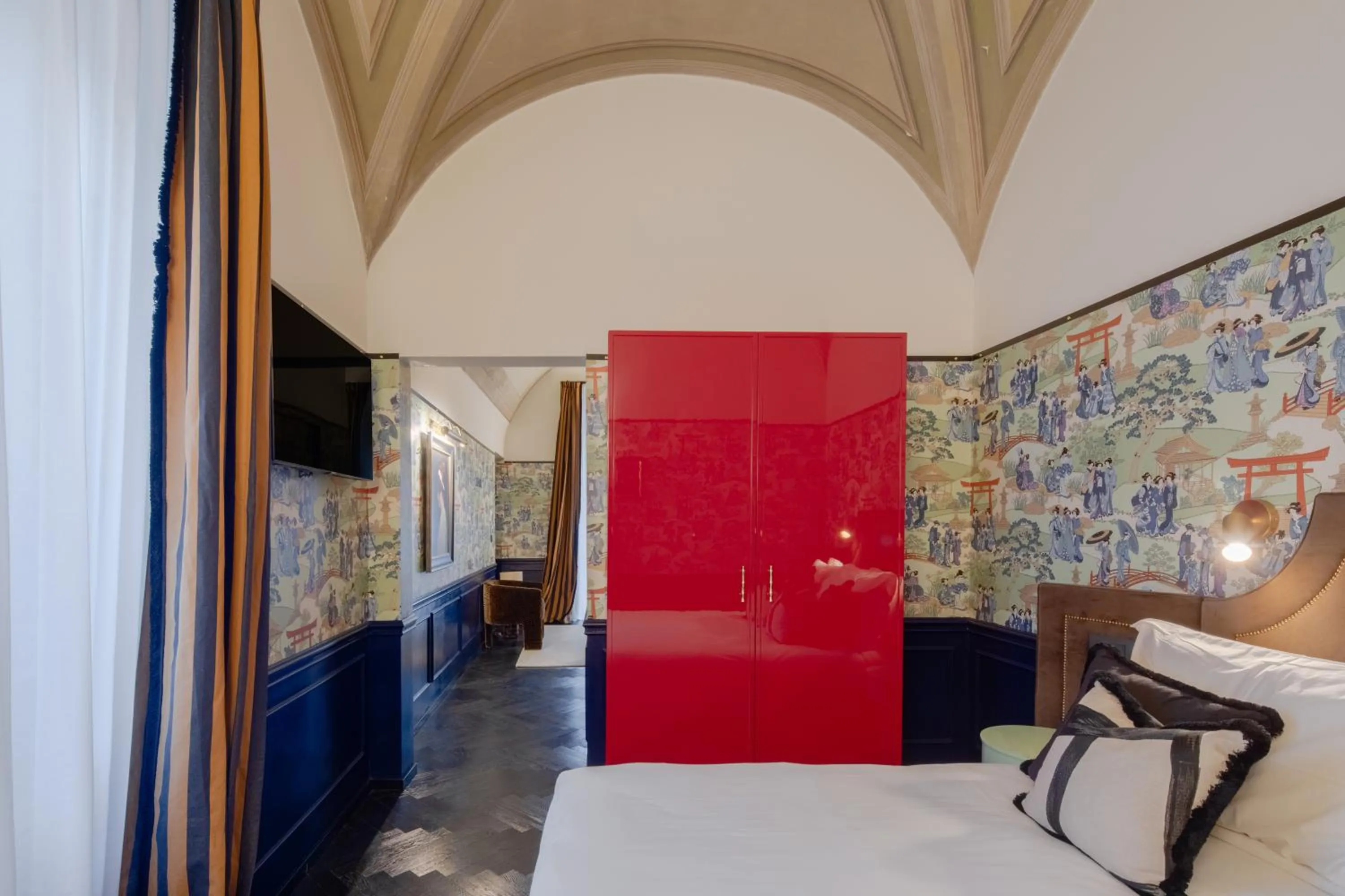 Photo of the whole room, Bed in V Collection Condotti