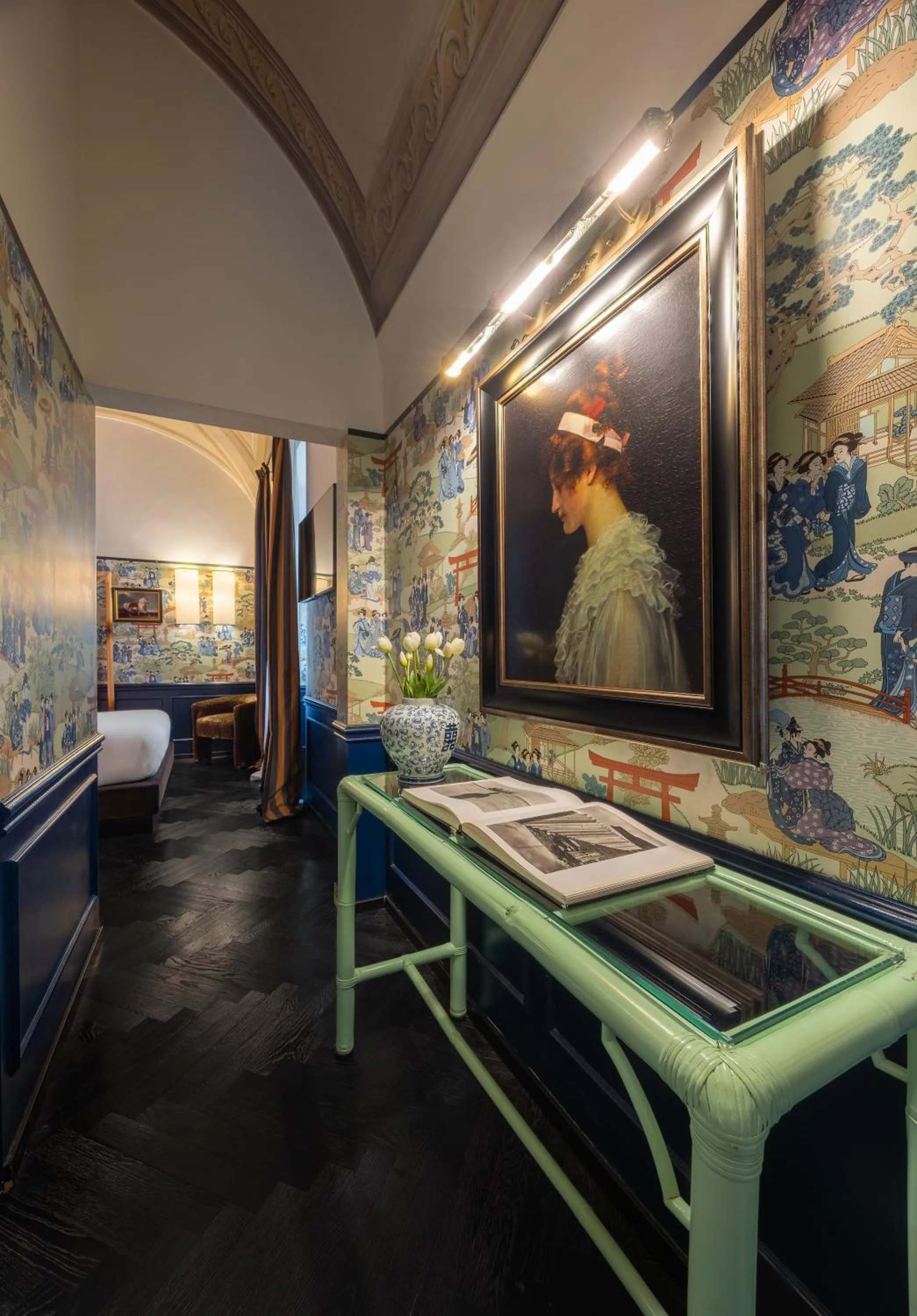 Decorative detail in V Collection Condotti