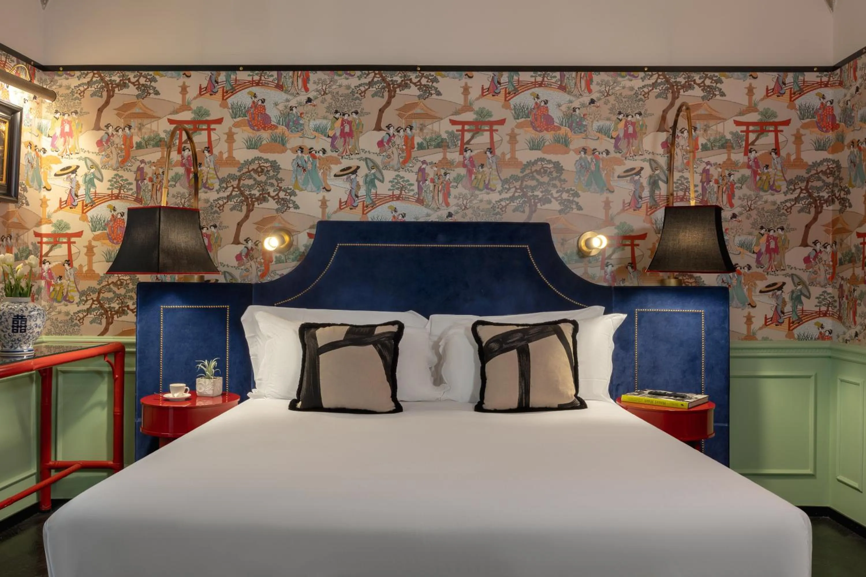 Bed in V Collection Condotti