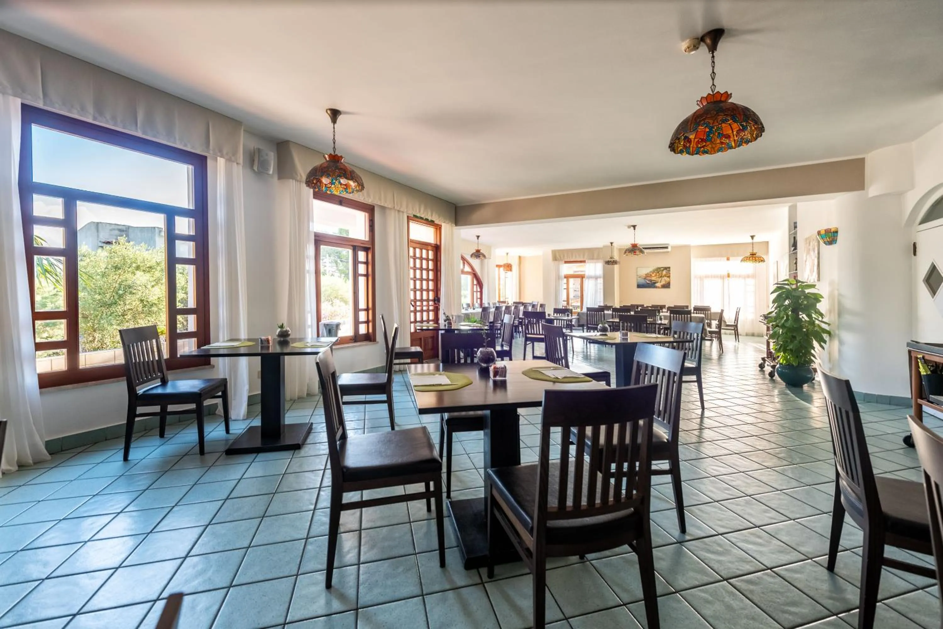 Restaurant/places to eat in Hotiday Cefalù Mazzaforno