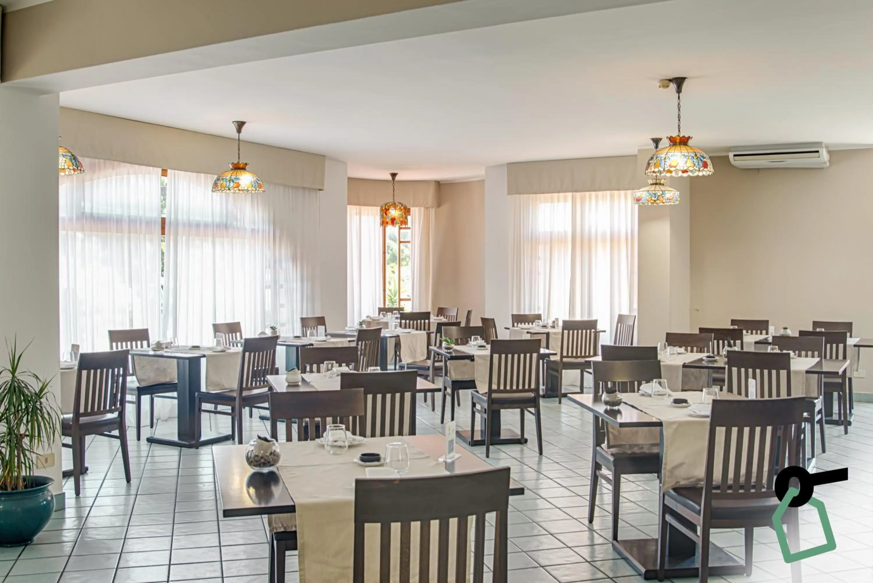 Restaurant/places to eat in Hotiday Cefalù Mazzaforno