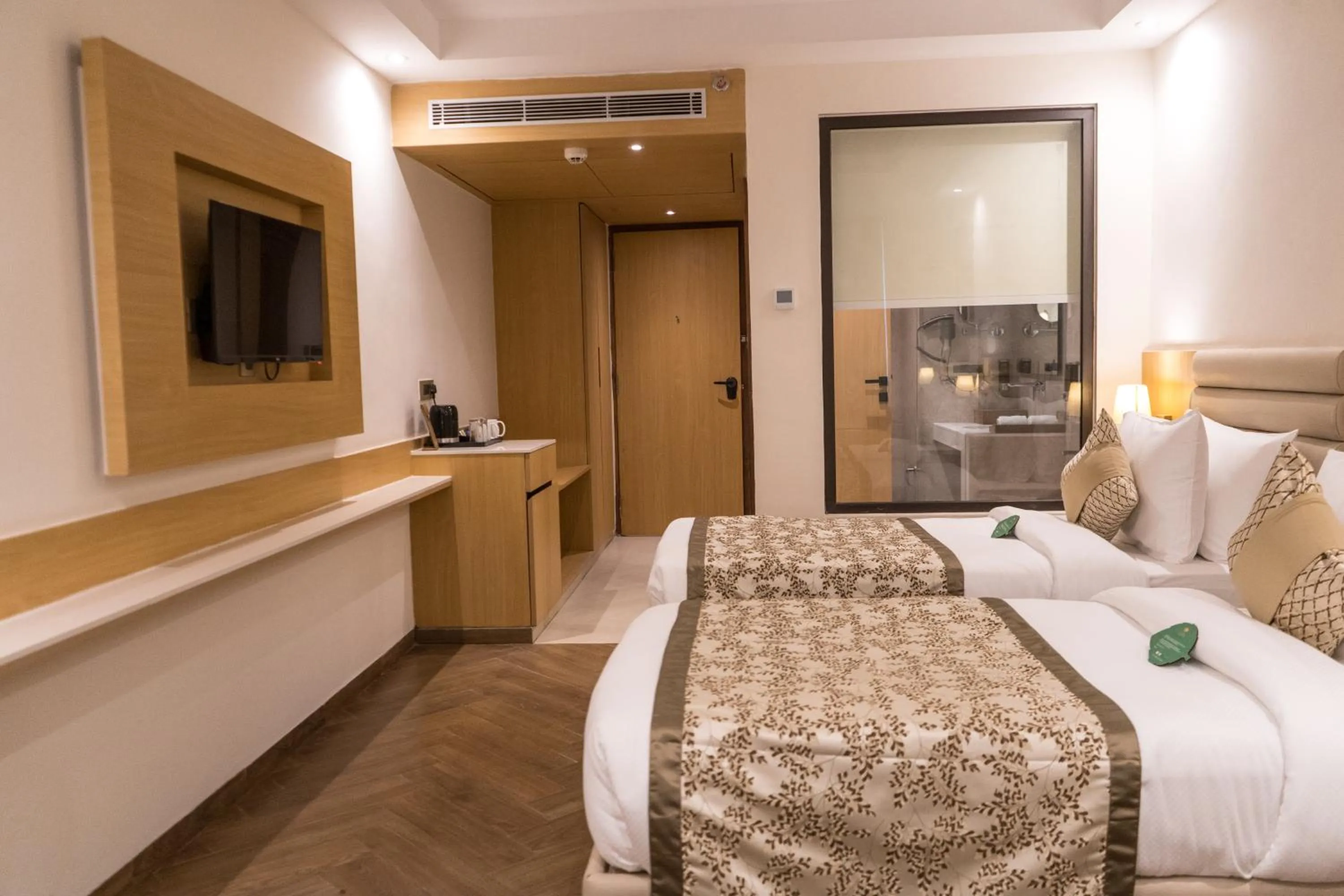 Bed in Click collection Lucknow