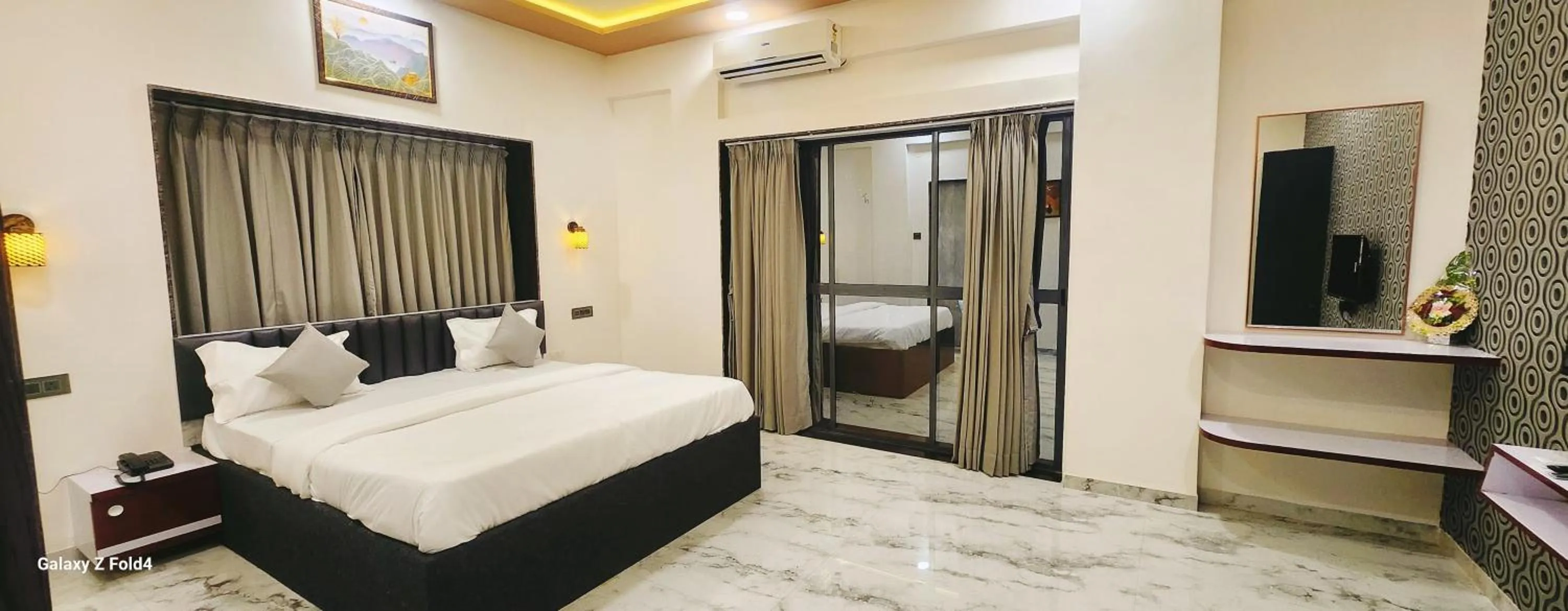 Bed in Hotel Sahara Residency