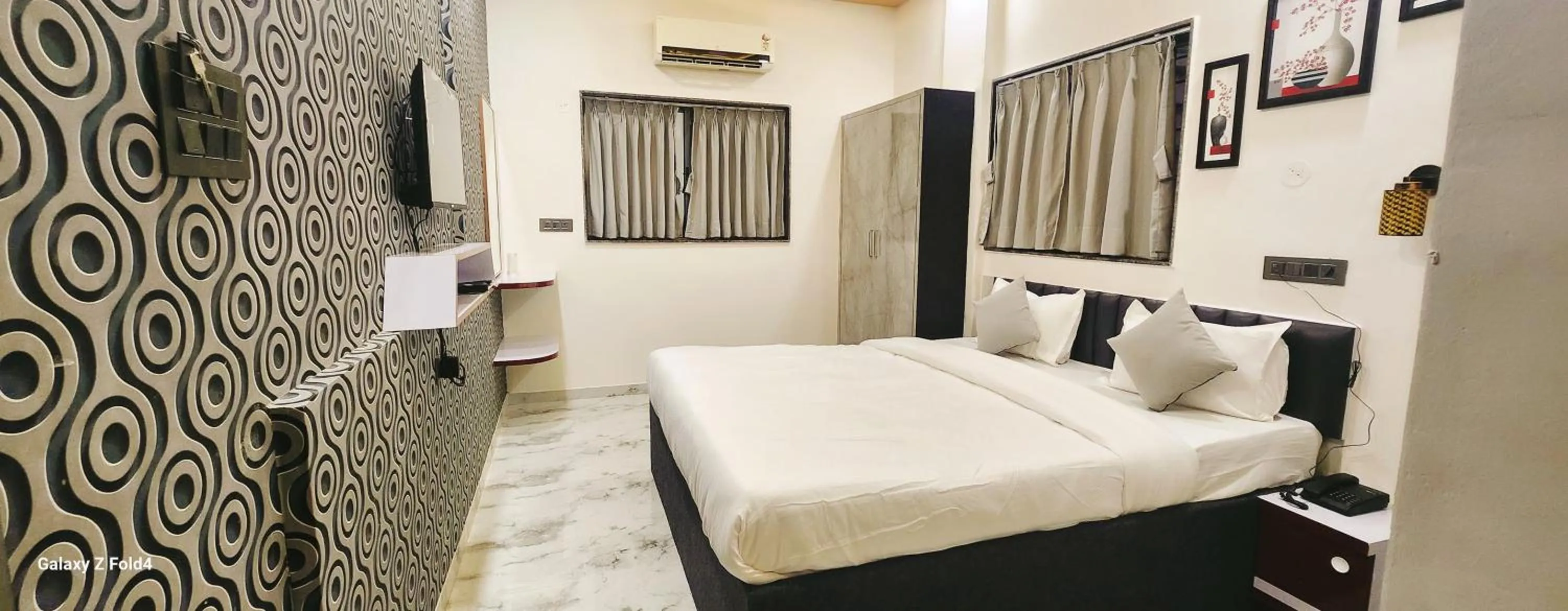 Bed in Hotel Sahara Residency