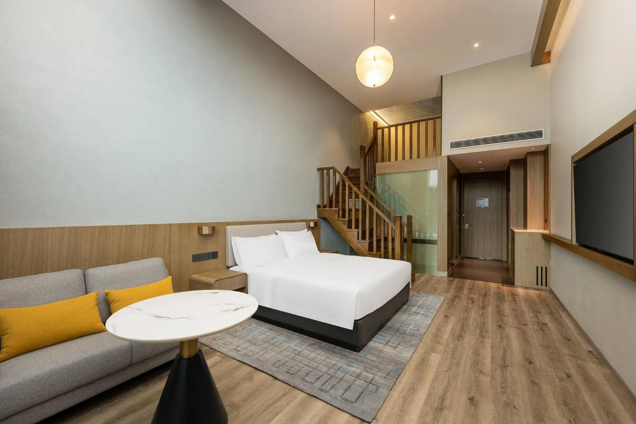 Photo of the whole room, Bed in Holiday Inn Jiuhua Mountain Hot Spring by IHG