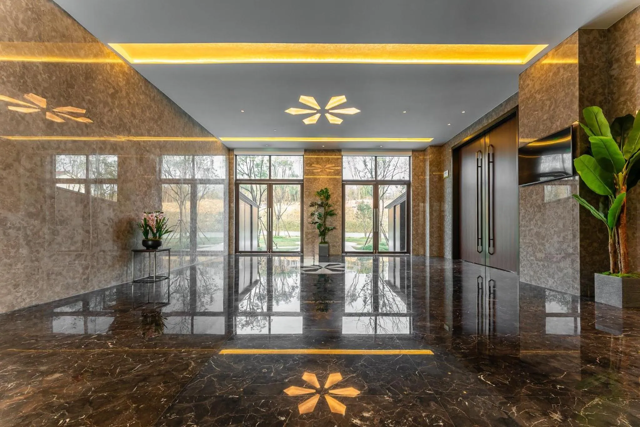 Meeting/conference room in Holiday Inn Jiuhua Mountain Hot Spring by IHG