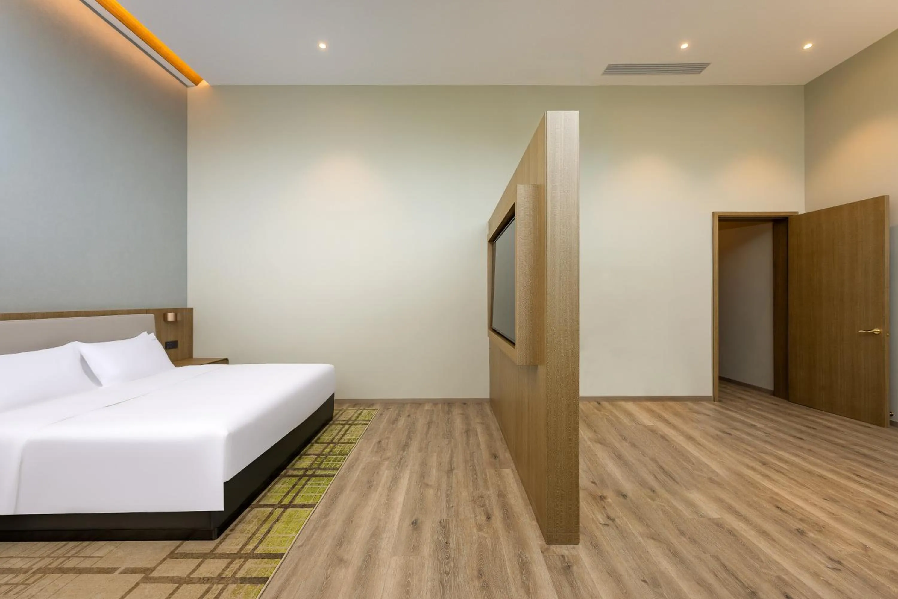 Bedroom, Bed in Holiday Inn Jiuhua Mountain Hot Spring by IHG