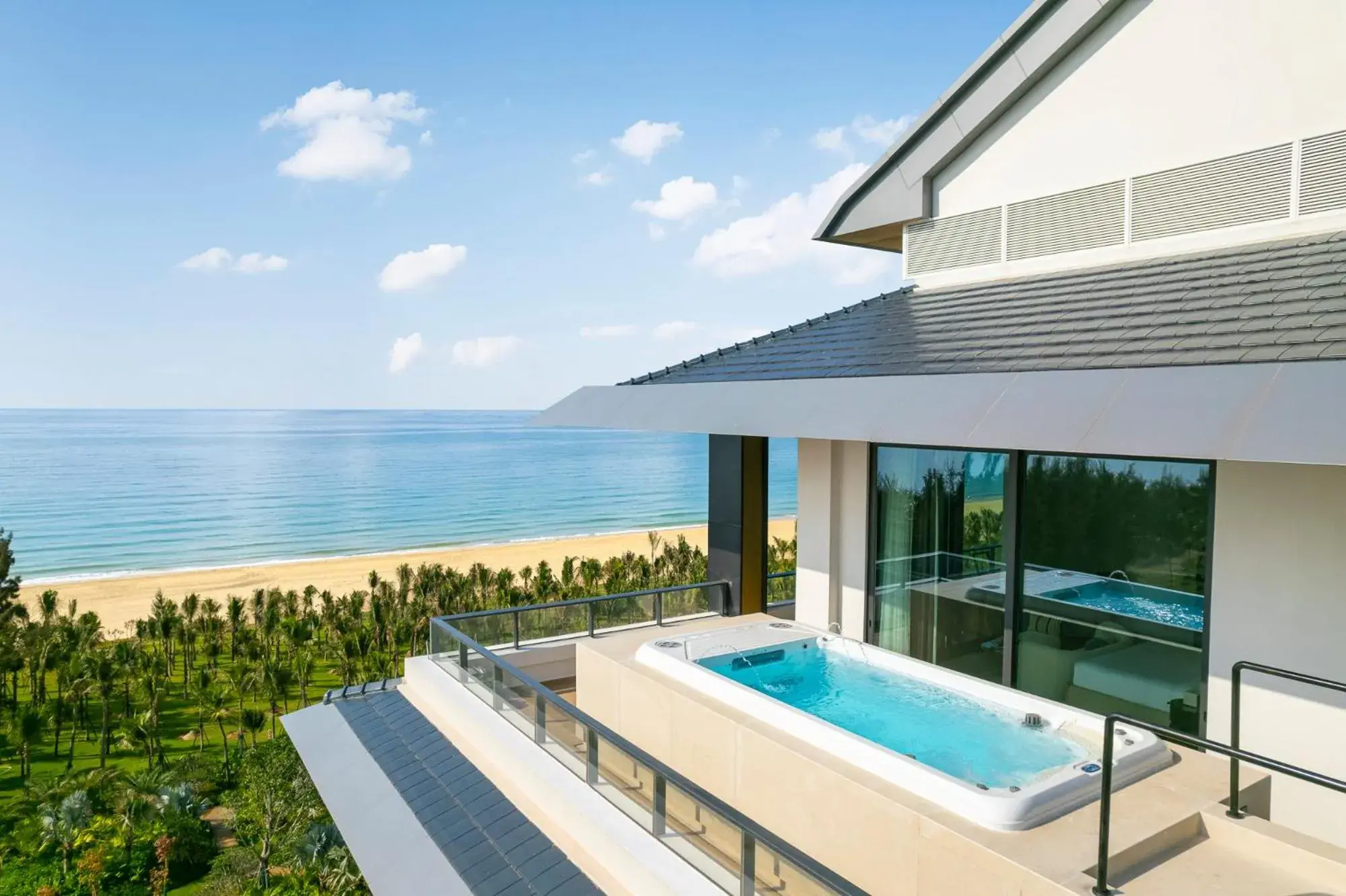 One-Bedroom King Suite with Outdoor Private Pool and Ocean View in Hotel Indigo Hainan Clear Water Bay by IHG One-Bedroom King Suite with Outdoor Private Pool and Ocean View in Hotel Indigo Hainan Clear Water Bay by IHG
