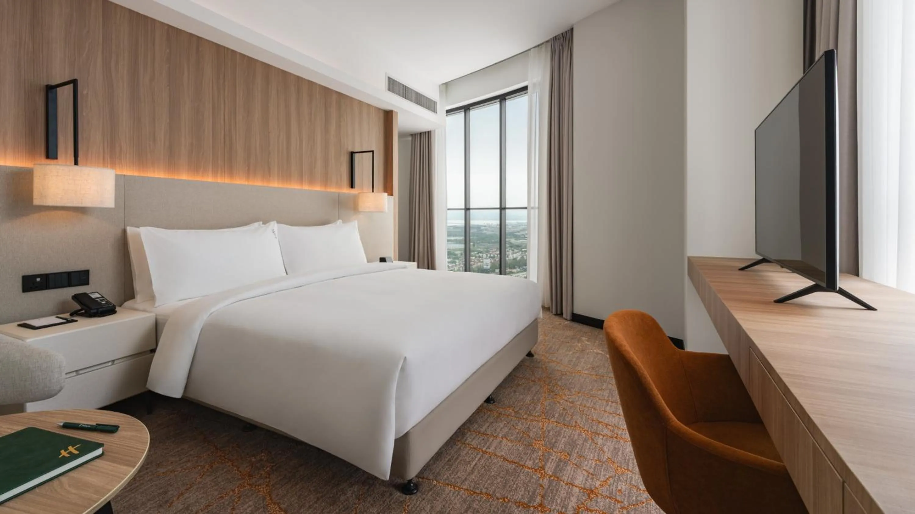 Photo of the whole room, Bed in Holiday Inn & Suites Penang Prai by IHG