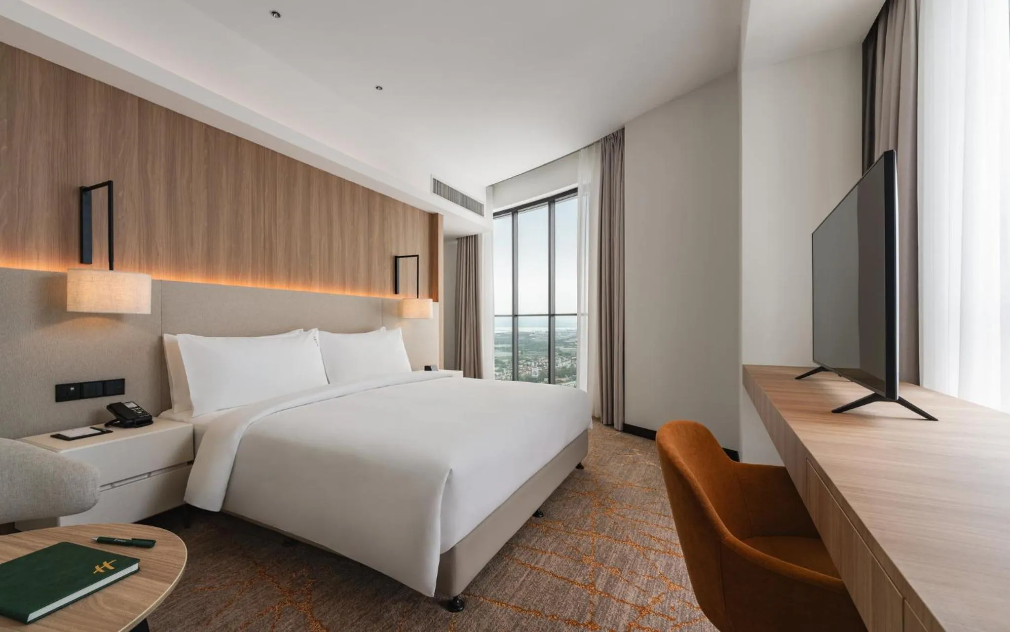 Photo of the whole room, Bed in Holiday Inn & Suites Penang Prai by IHG