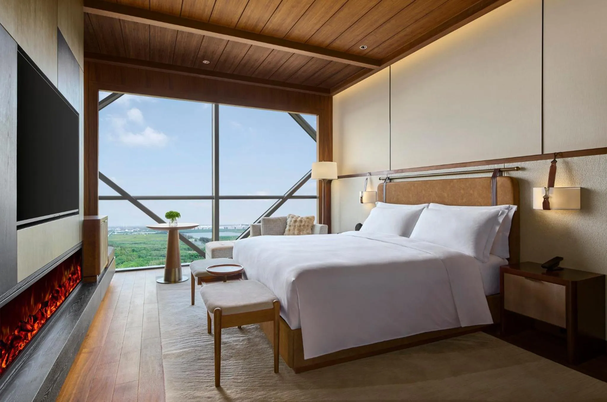 Photo of the whole room, Bed in Vignette Collection Shanghai Snow World Hotel by IHG