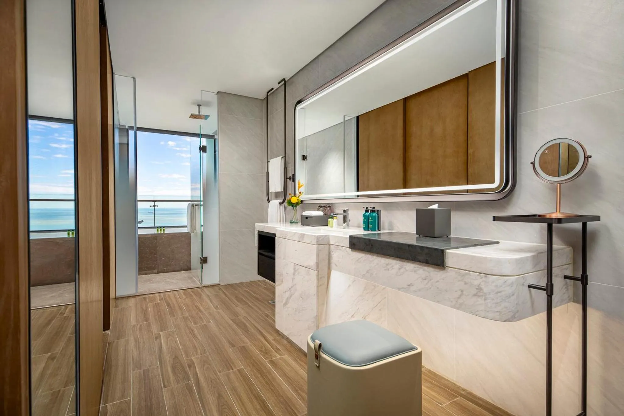 Photo of the whole room in Crowne Plaza Sanya Yazhou Bay by IHG