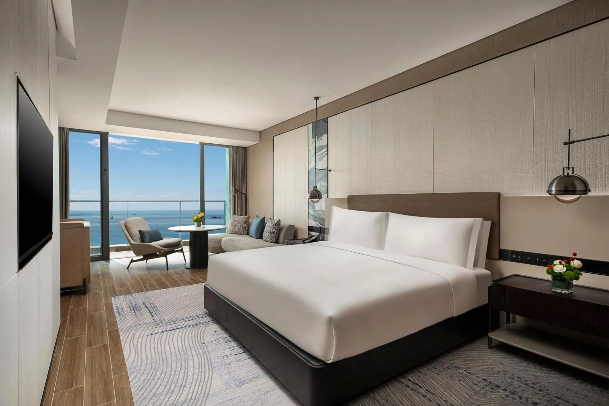 Photo of the whole room, Bed in Crowne Plaza Sanya Yazhou Bay by IHG