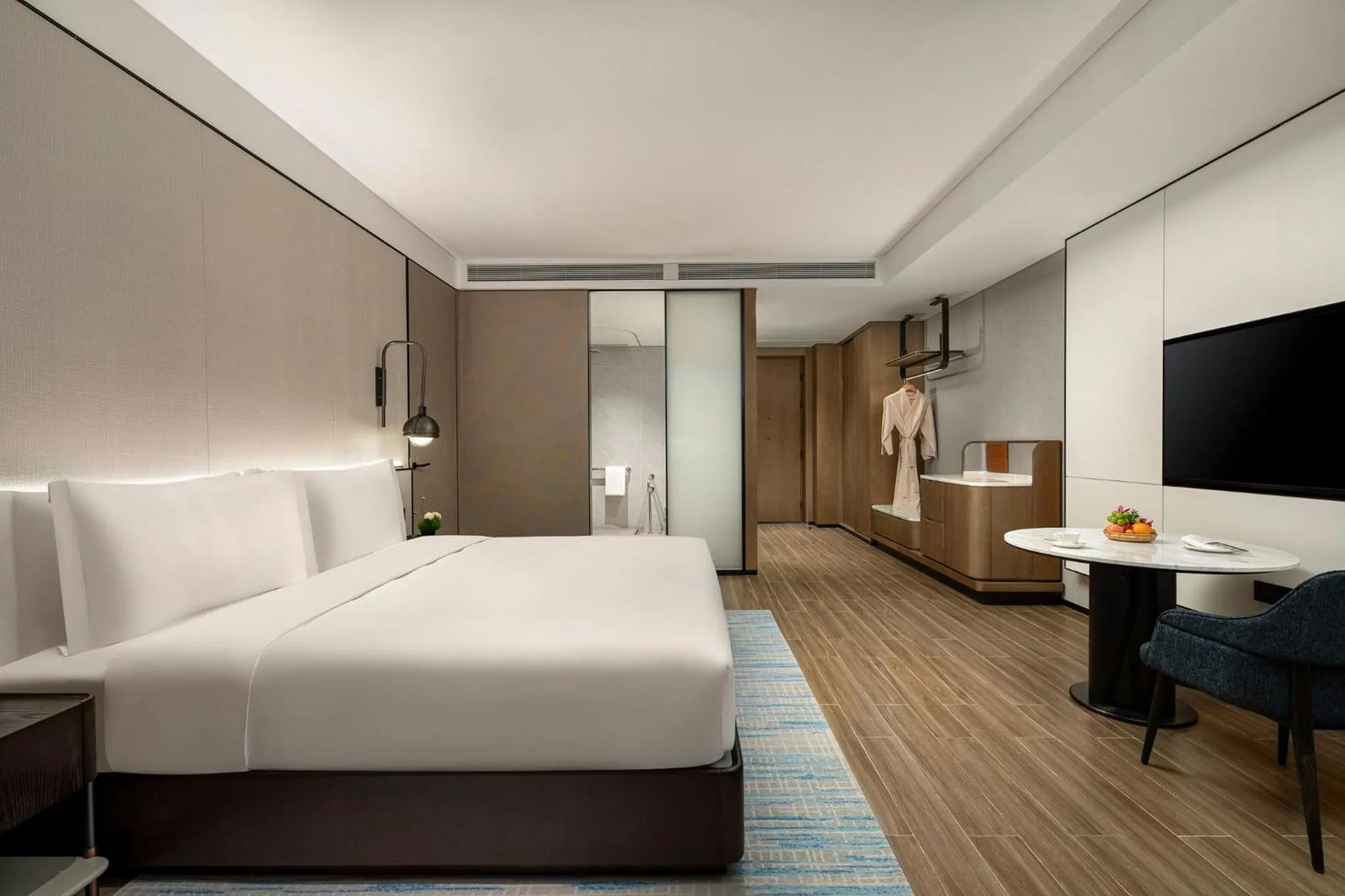 Photo of the whole room, Bed in Crowne Plaza Sanya Yazhou Bay by IHG