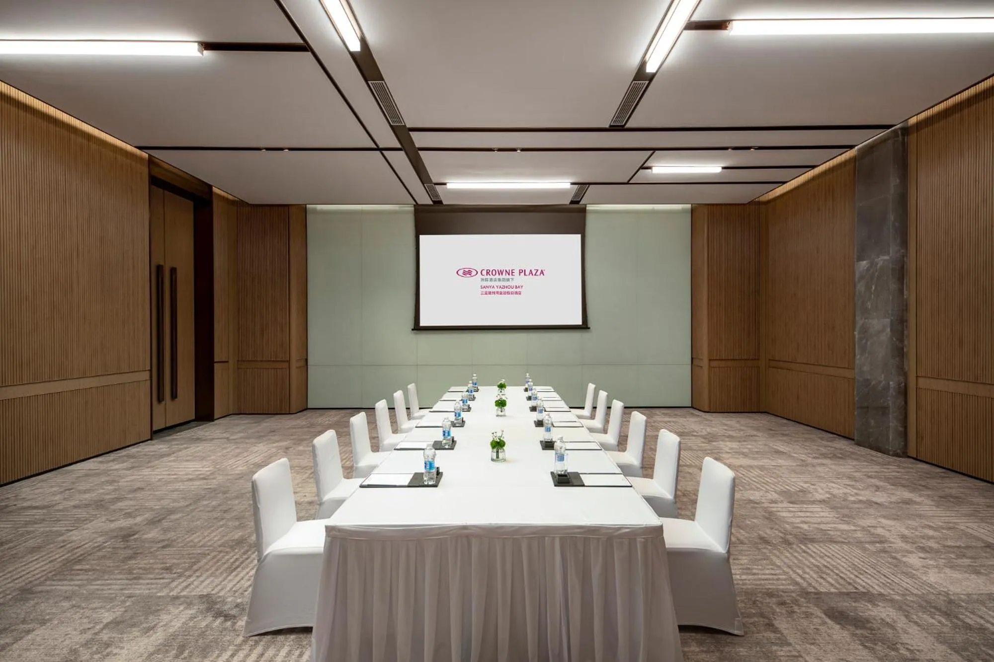 Meeting/conference room in Crowne Plaza Sanya Yazhou Bay by IHG