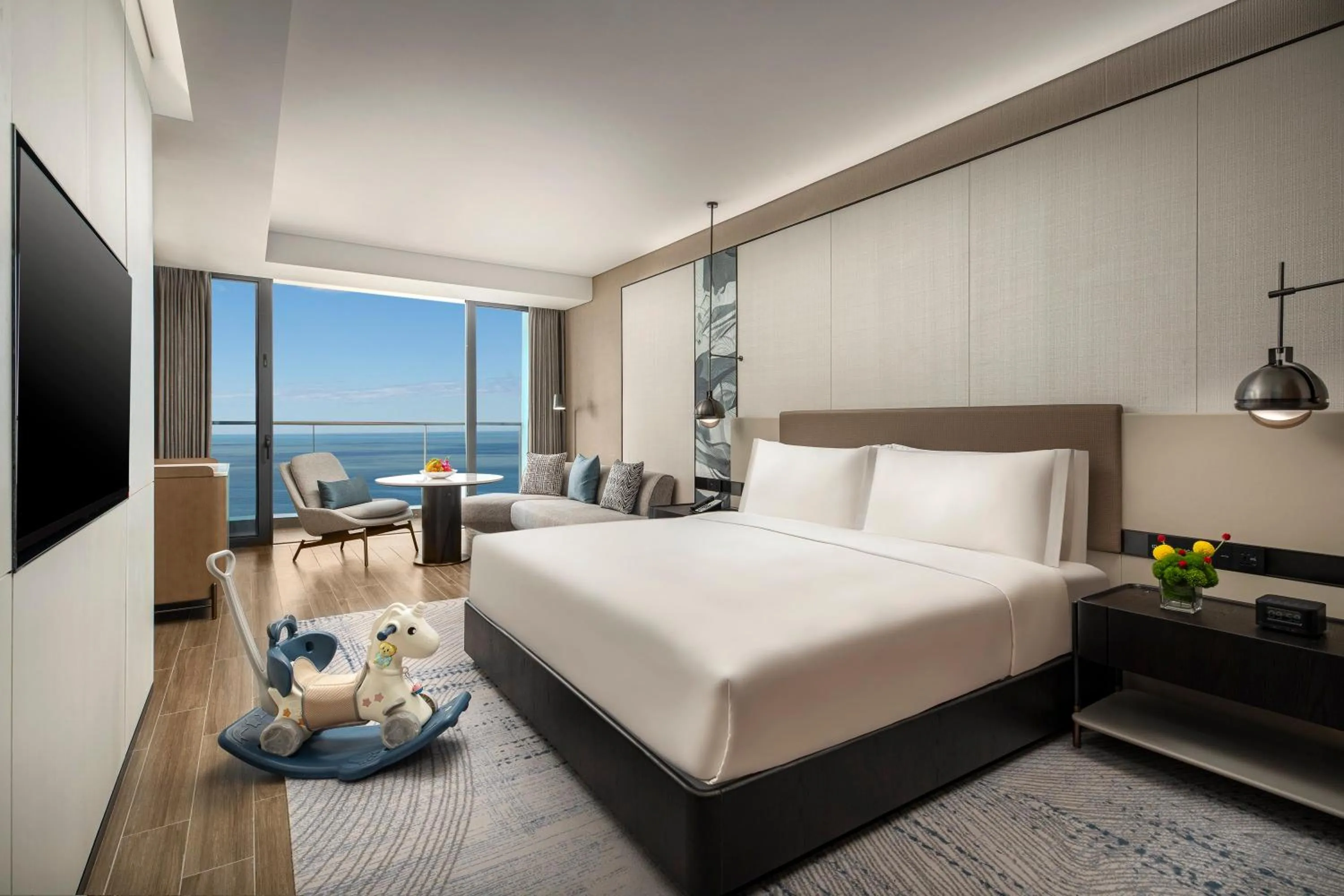 Photo of the whole room, Bed in Crowne Plaza Sanya Yazhou Bay by IHG