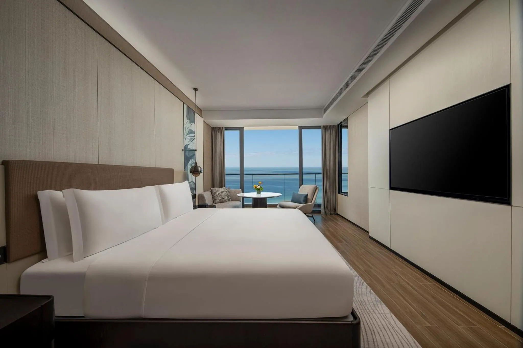 Photo of the whole room, Bed in Crowne Plaza Sanya Yazhou Bay by IHG